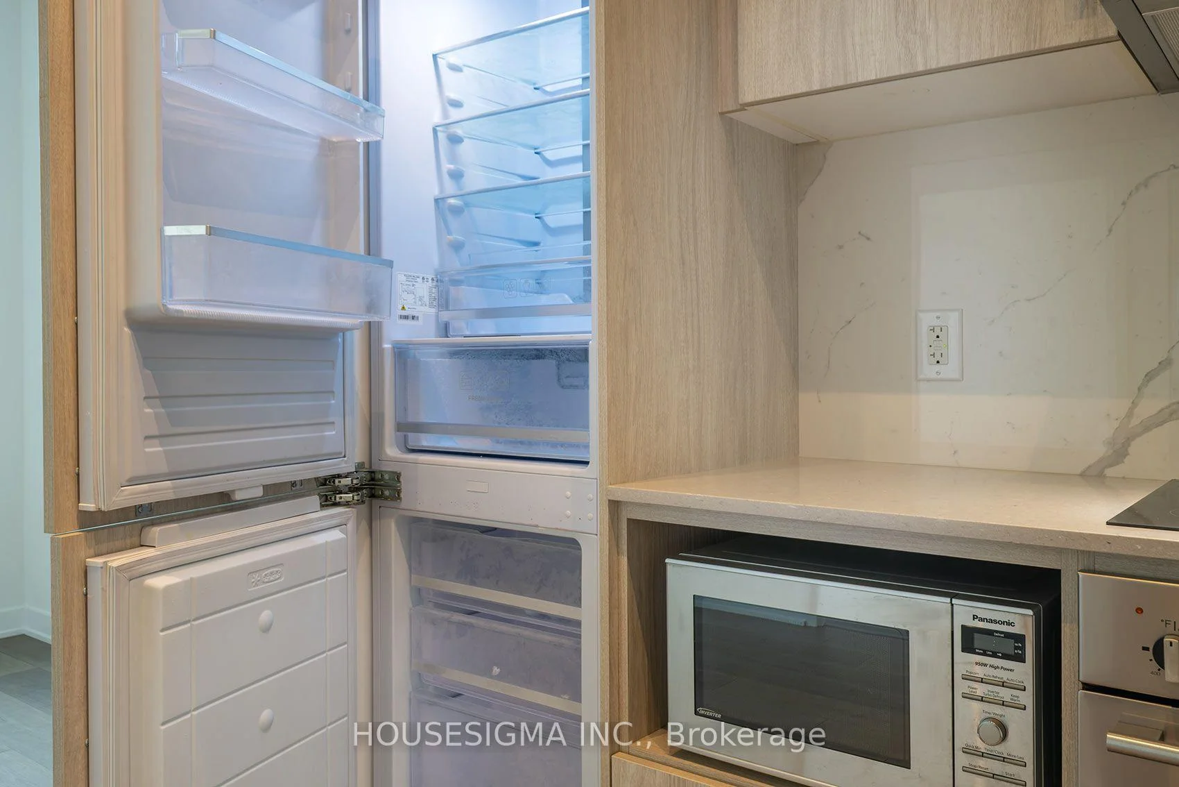 Photo 32 of Unit 1011, 60 Honeycrisp Crescent, Vaughan, Vaughan Corporate Centre — HOMEH
