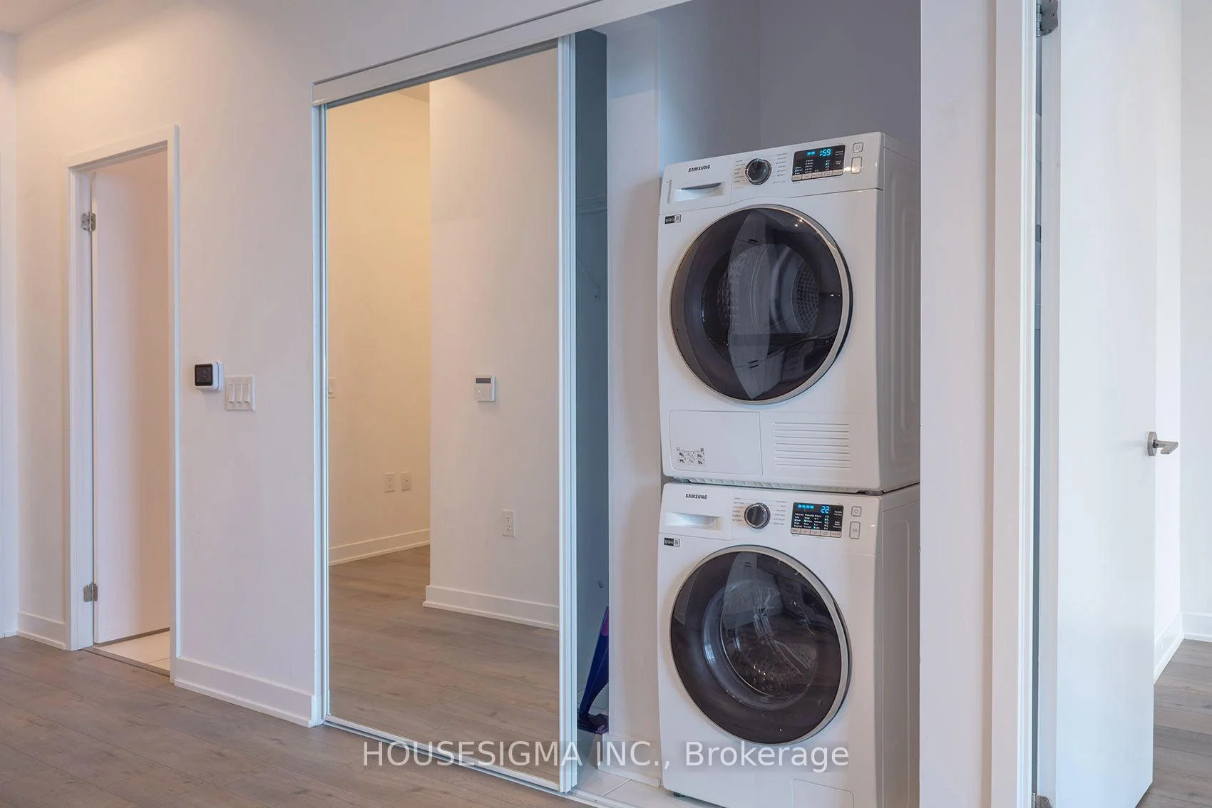 Photo 42 of Unit 1011, 60 Honeycrisp Crescent, Vaughan, Vaughan Corporate Centre — HOMEH