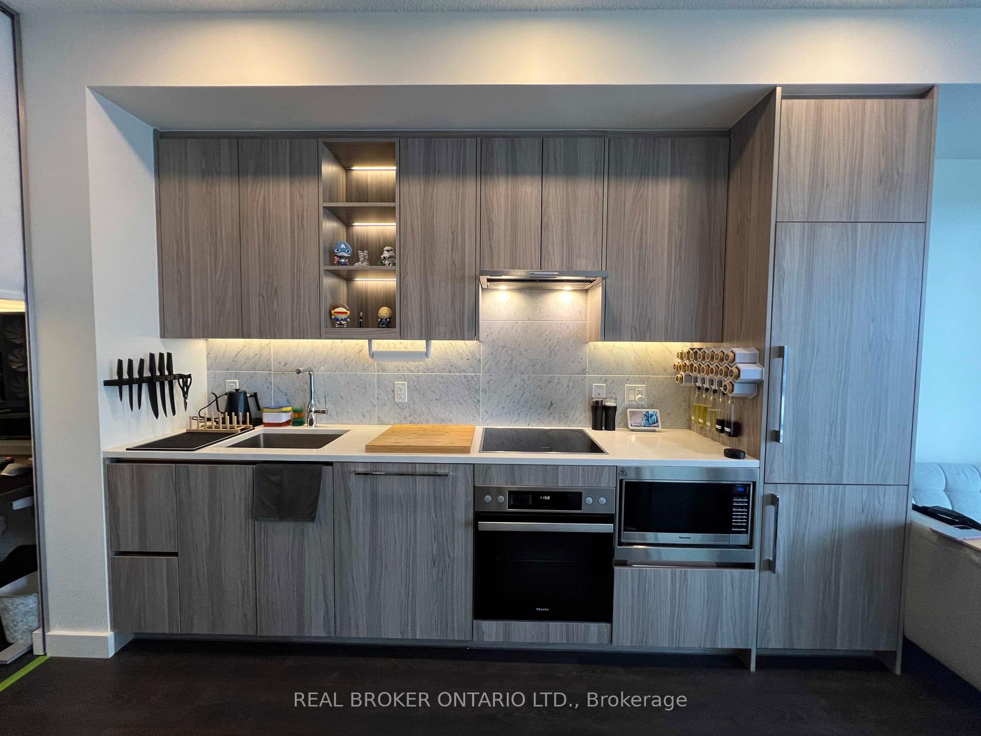 Photo 4 of Unit 1008, 85 Mcmahon Drive, North York, Bayview Village — HOMEH