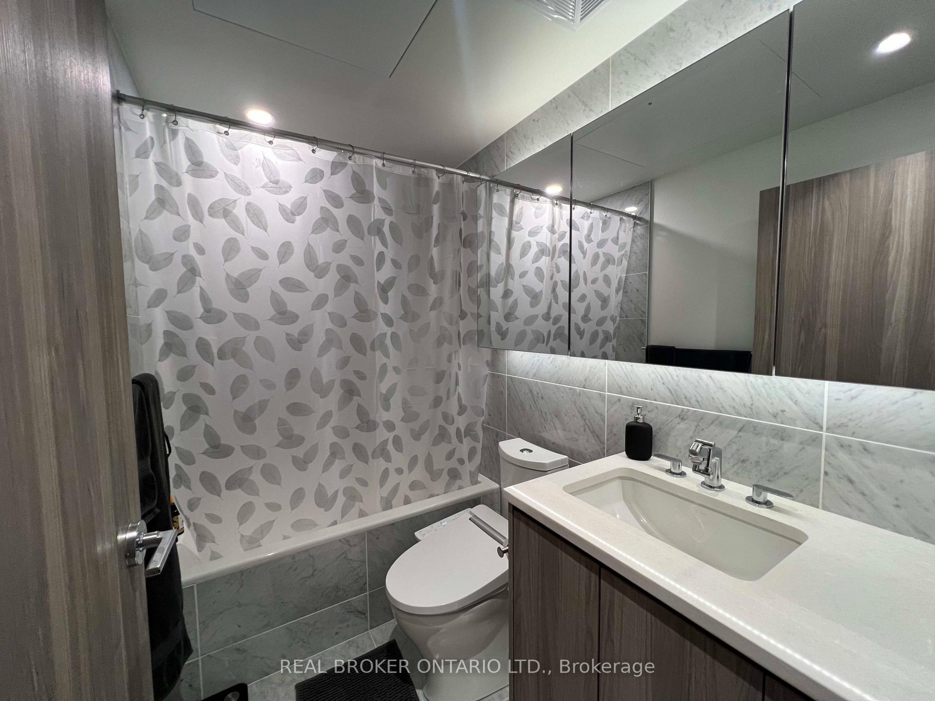 Photo 6 of Unit 1008, 85 Mcmahon Drive, North York, Bayview Village — HOMEH