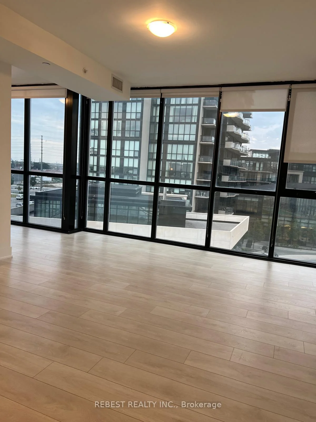 Photo 9 of Unit 402, 2908 Highway 7 Road, Vaughan, Concord — HOMEH