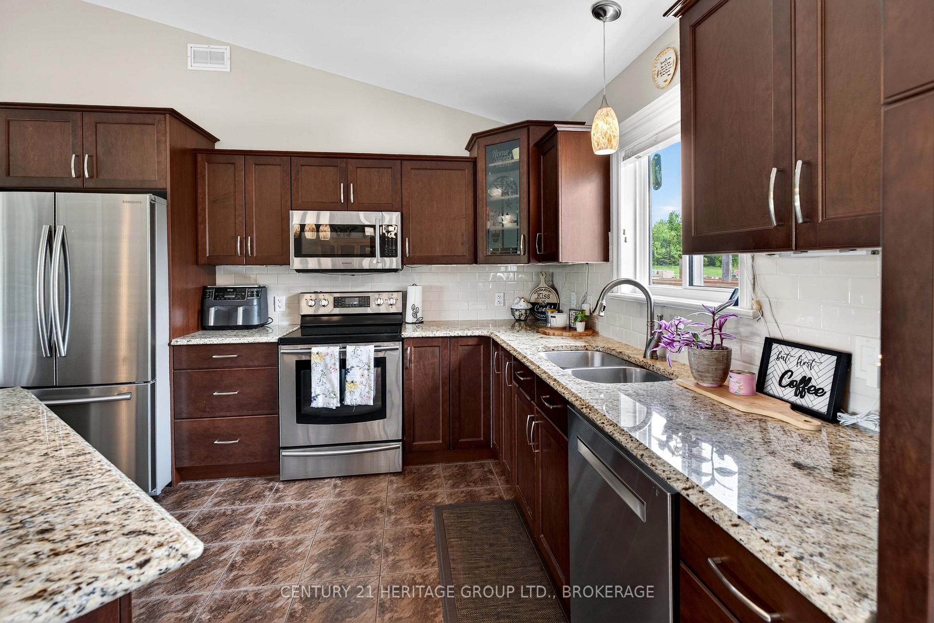 Photo 6 of 4786 North Shore Crescent, Frontenac, Frontenac South — HOMEH