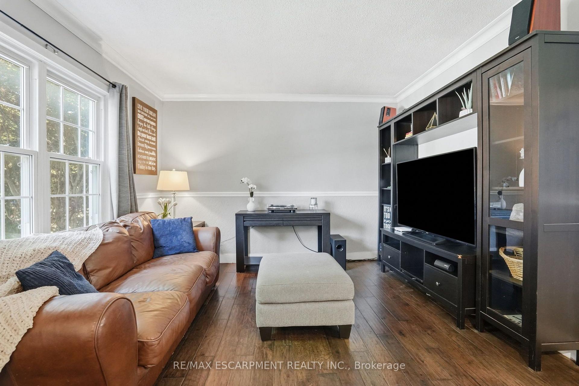 Photo 5 of 613 Clark Avenue, Burlington, Brant — HOMEH