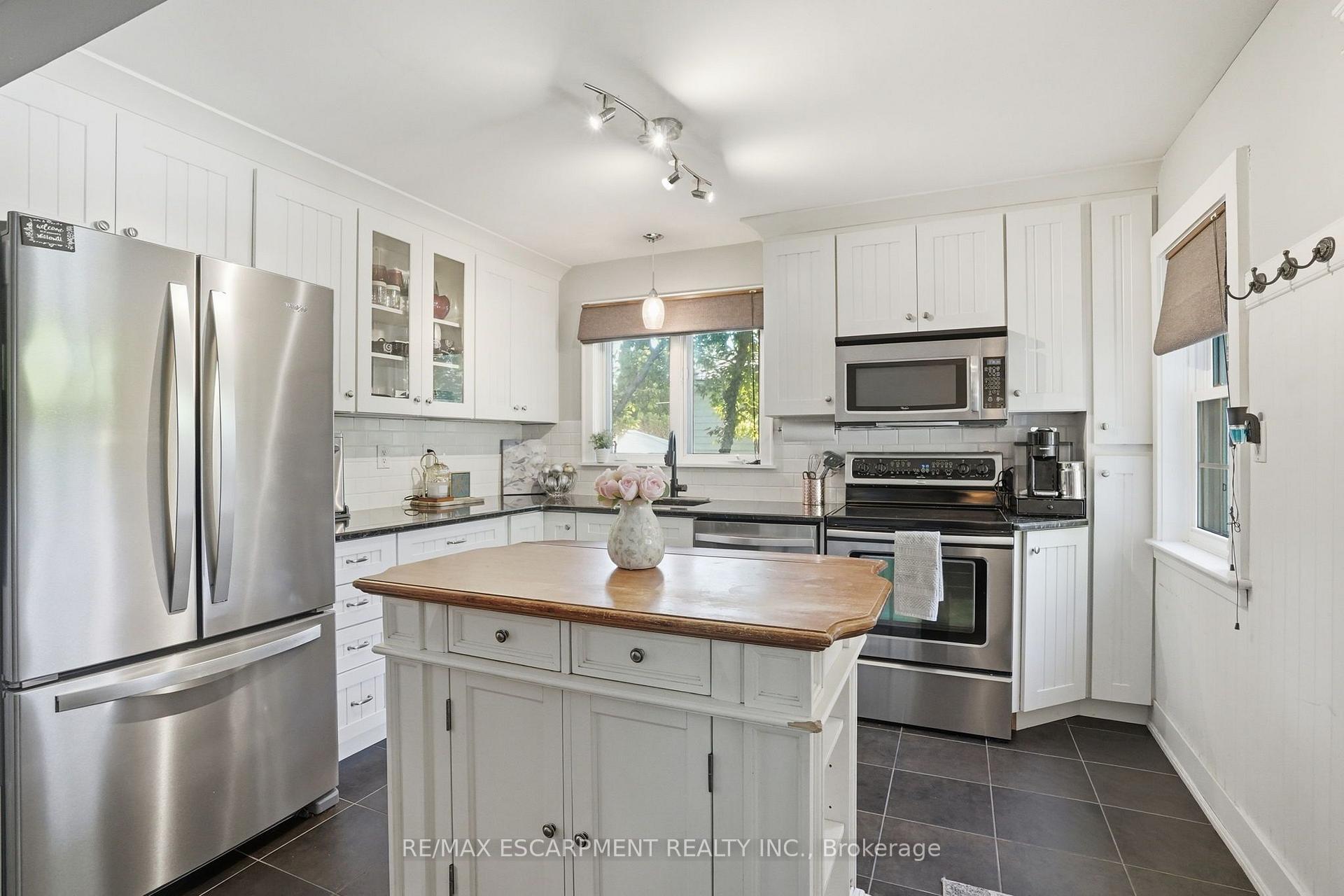 Photo 7 of 613 Clark Avenue, Burlington, Brant — HOMEH