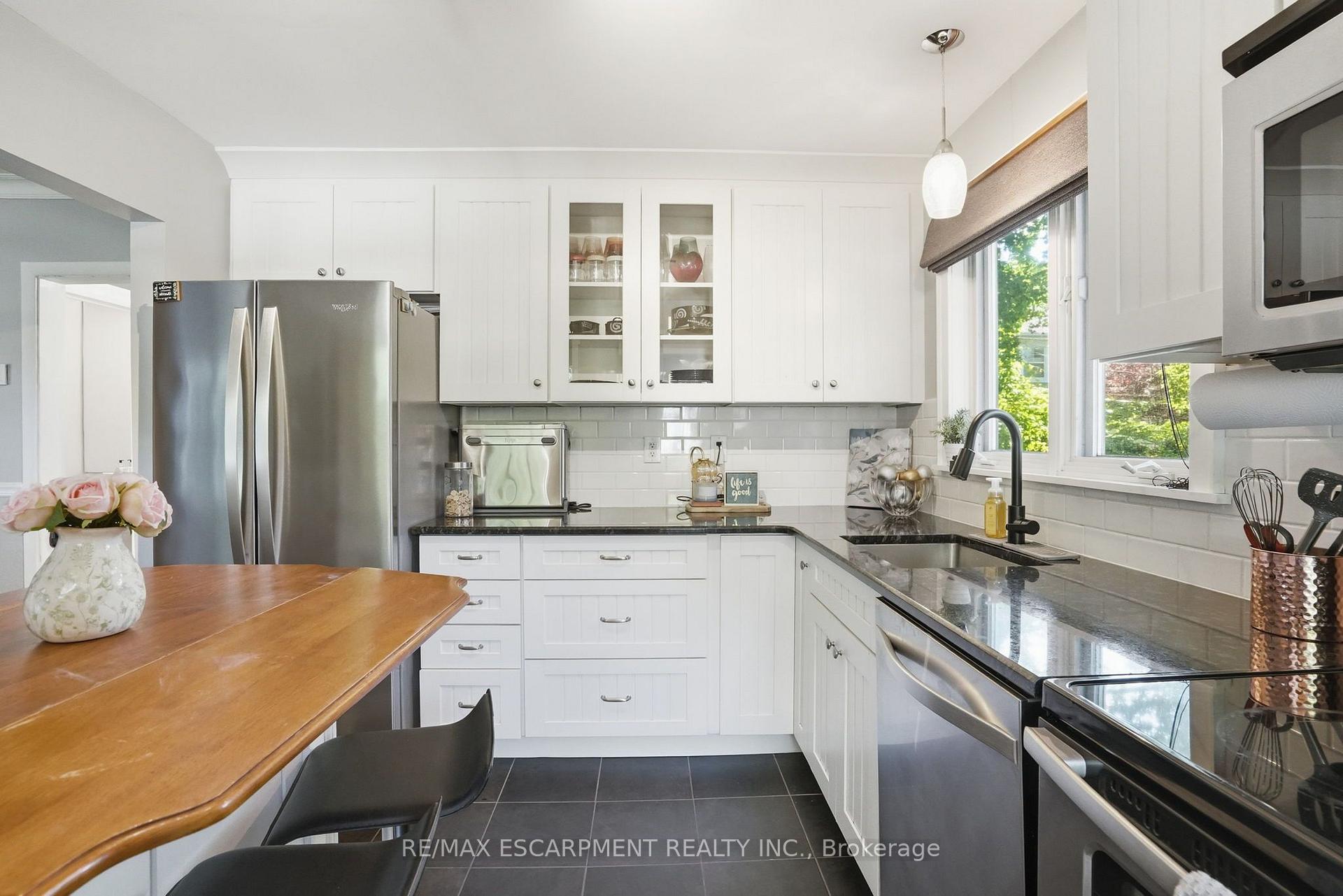 Photo 8 of 613 Clark Avenue, Burlington, Brant — HOMEH
