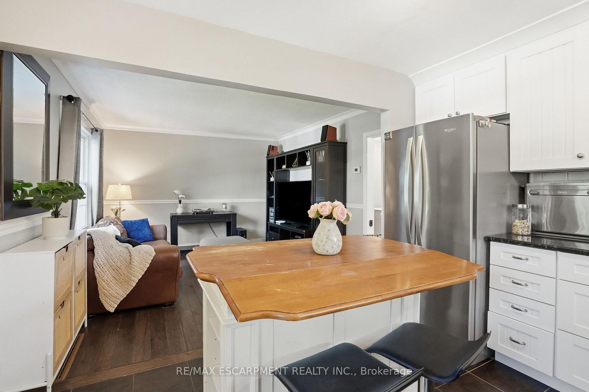 Photo 9 of 613 Clark Avenue, Burlington, Brant — HOMEH