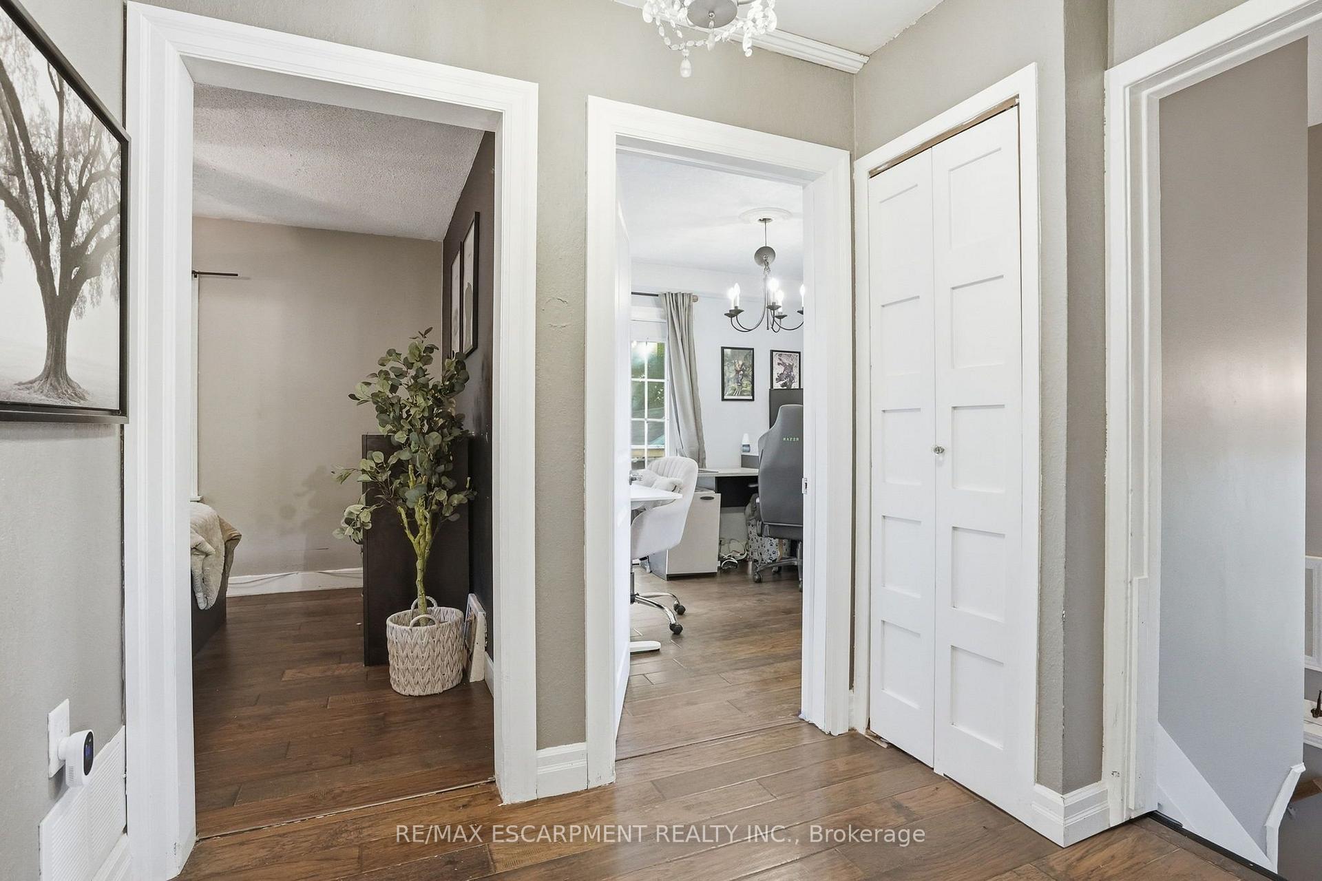 Photo 10 of 613 Clark Avenue, Burlington, Brant — HOMEH