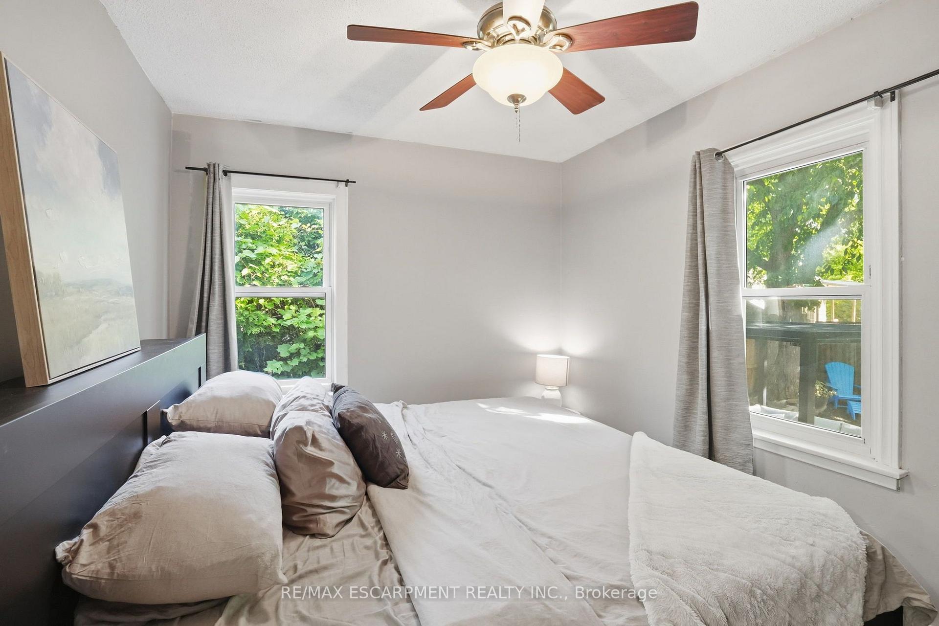 Photo 11 of 613 Clark Avenue, Burlington, Brant — HOMEH