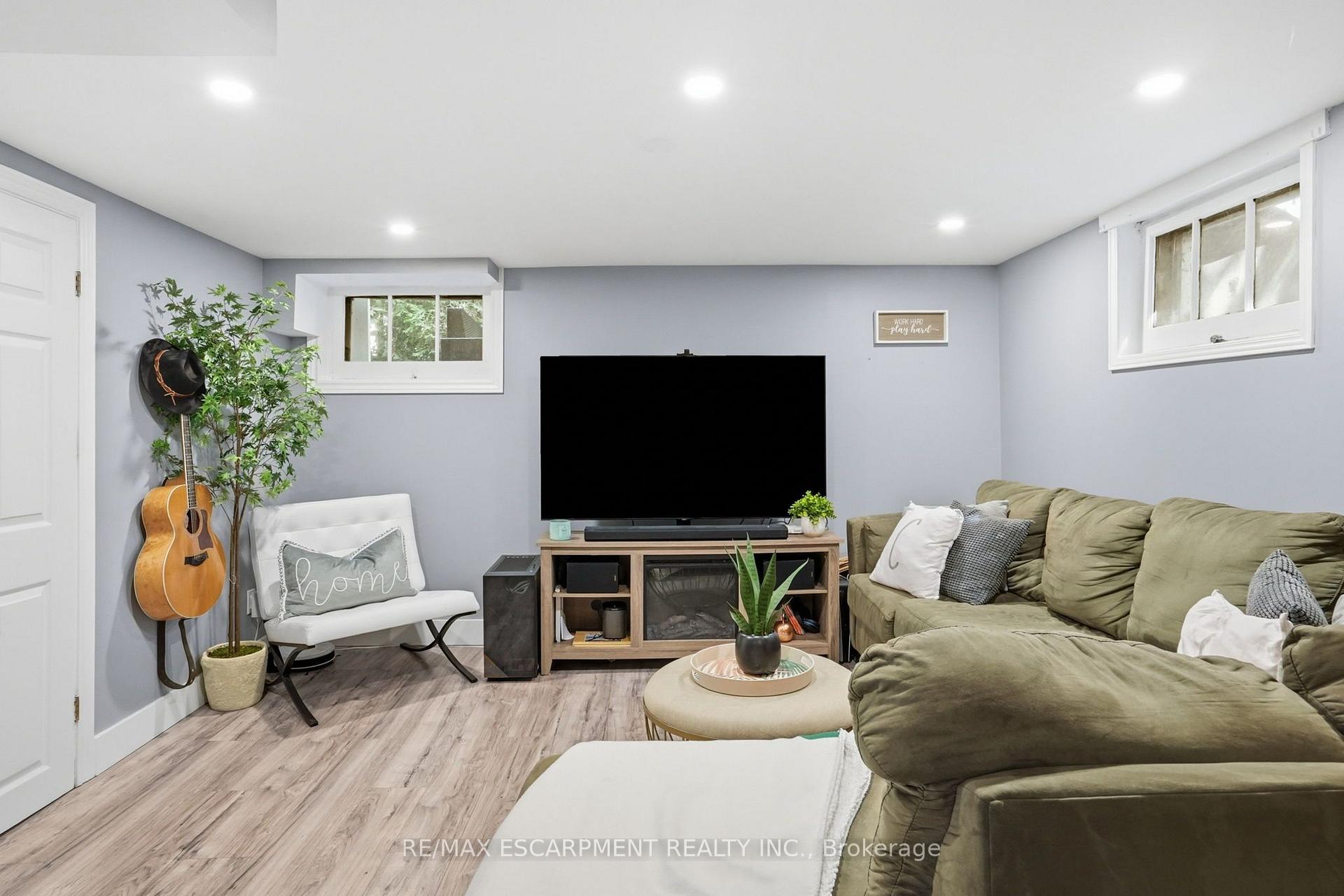 Photo 18 of 613 Clark Avenue, Burlington, Brant — HOMEH