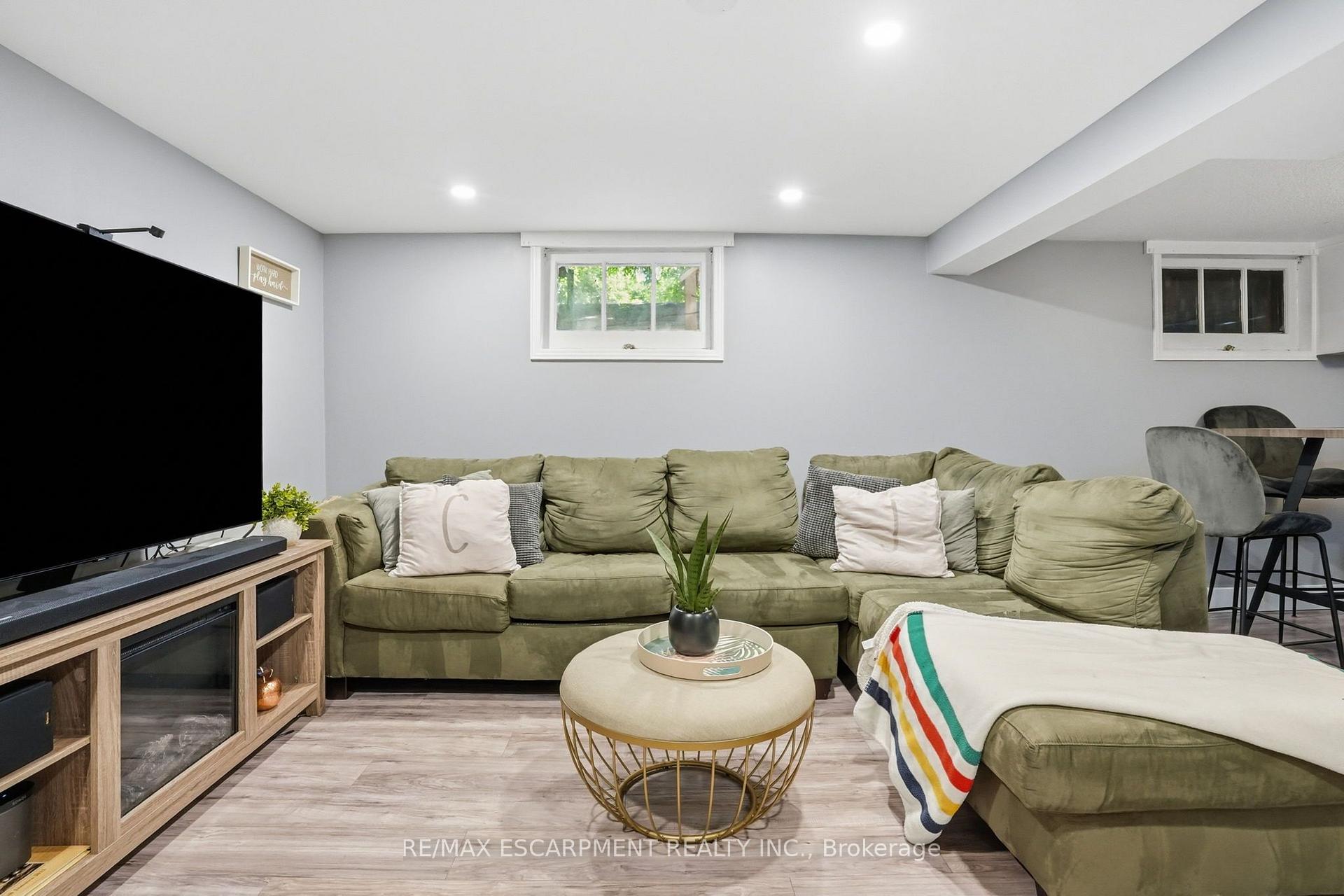 Photo 19 of 613 Clark Avenue, Burlington, Brant — HOMEH