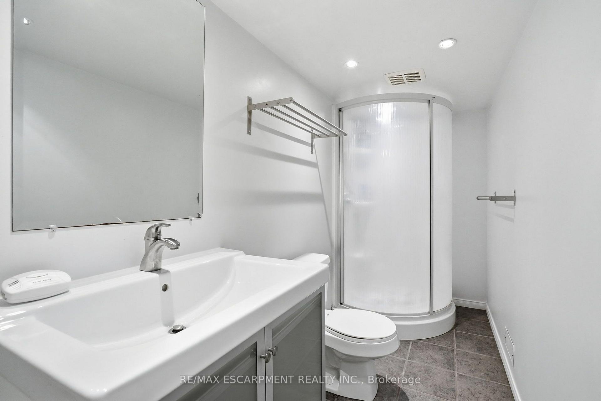 Photo 21 of 613 Clark Avenue, Burlington, Brant — HOMEH
