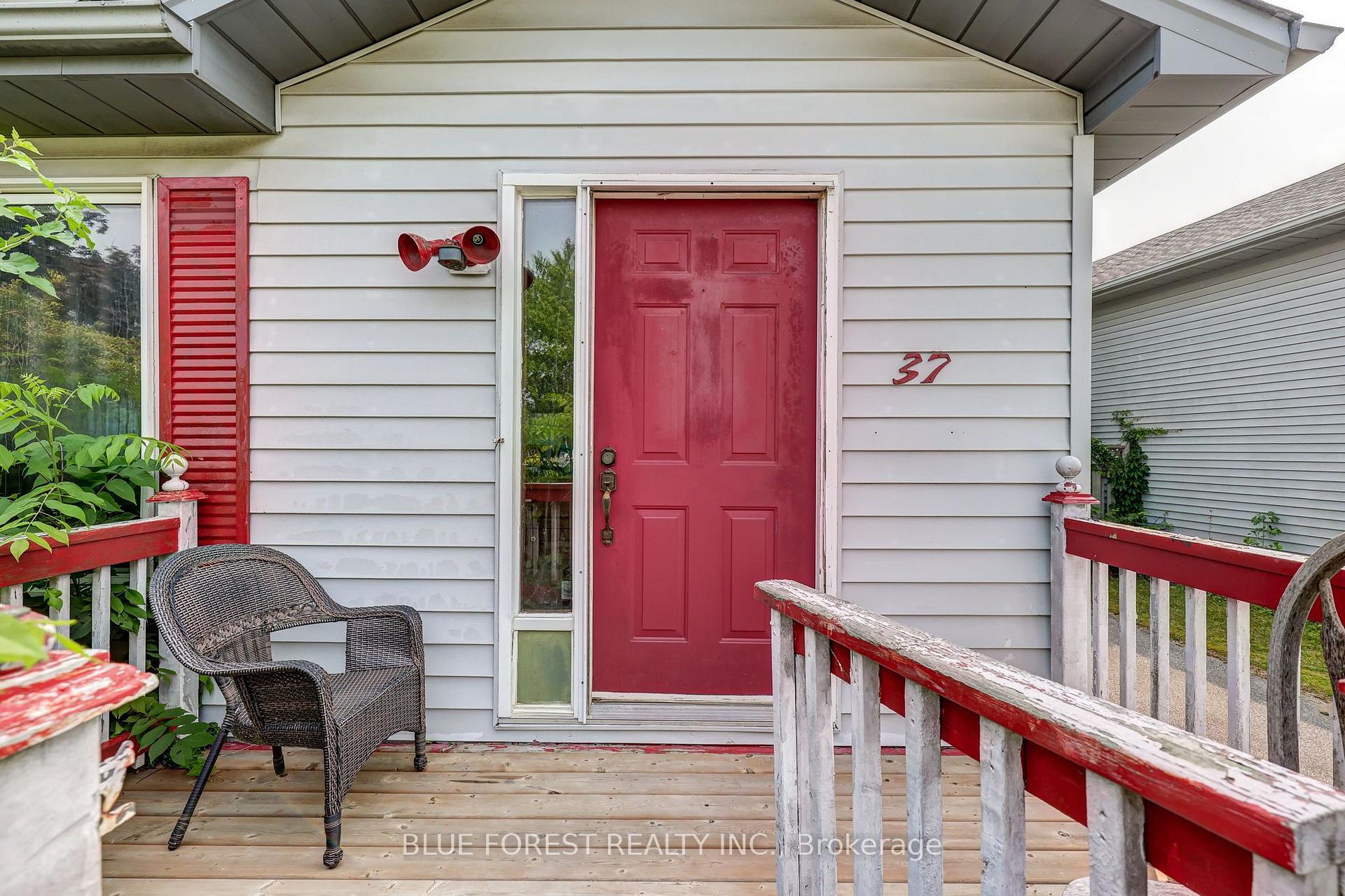 Photo 2 of 37 Melanie Drive, Aylmer — HOMEH