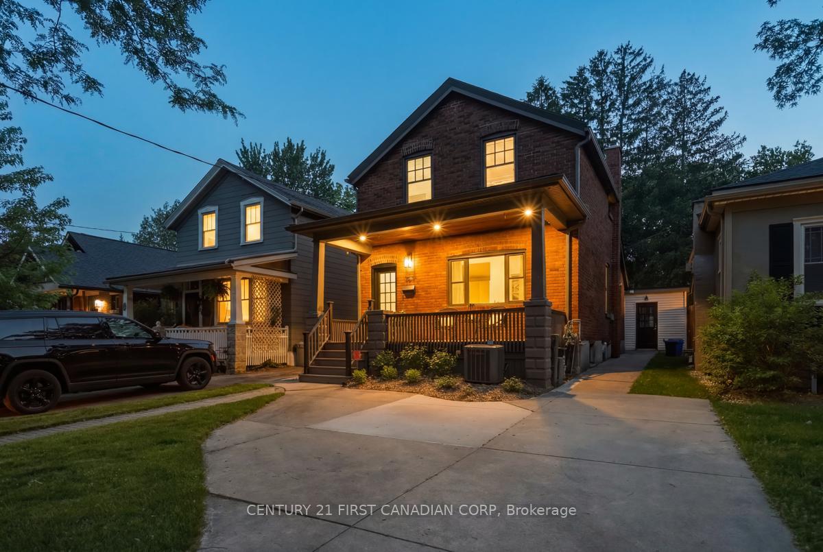 Front of 867 Colborne Street