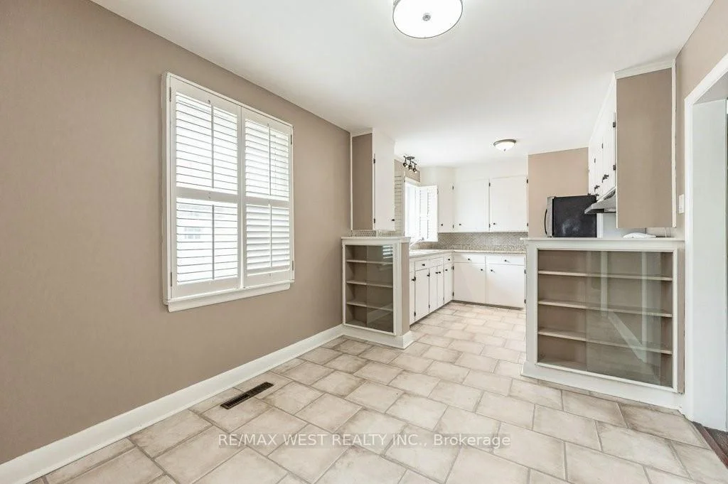 Photo 8 of 305 Mohawk Road E, Hamilton, Hill Park — HOMEH
