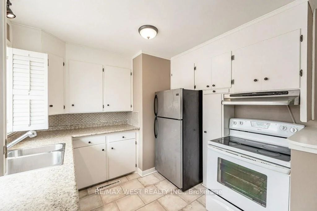 Photo 9 of 305 Mohawk Road E, Hamilton, Hill Park — HOMEH