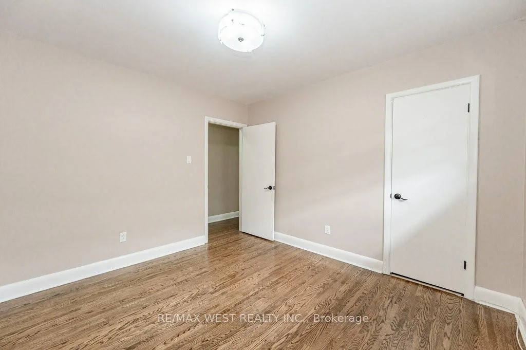 Photo 12 of 305 Mohawk Road E, Hamilton, Hill Park — HOMEH