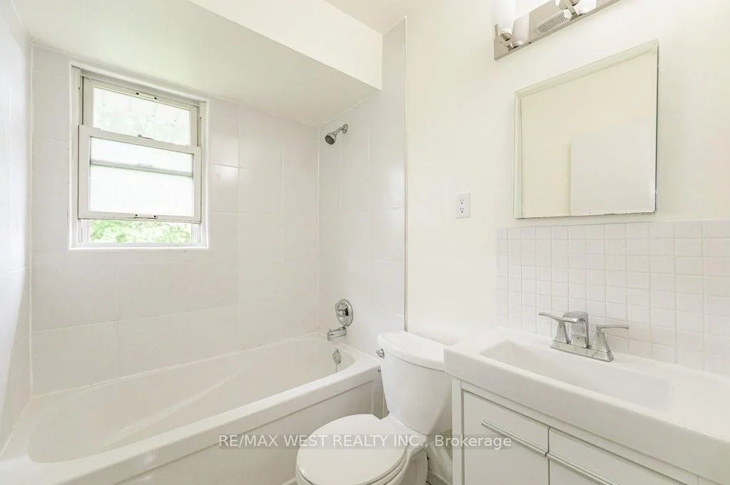 Photo 14 of 305 Mohawk Road E, Hamilton, Hill Park — HOMEH