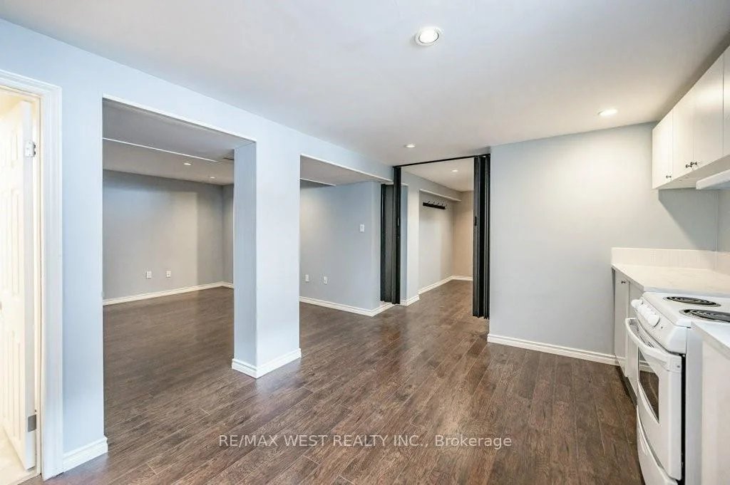 Photo 16 of 305 Mohawk Road E, Hamilton, Hill Park — HOMEH