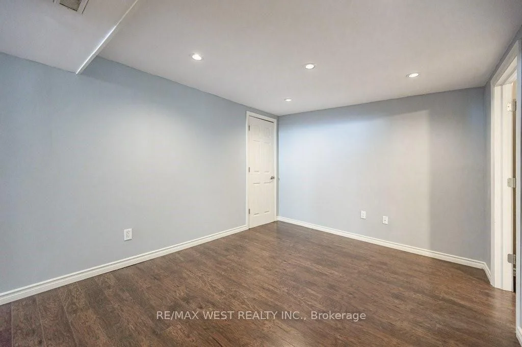 Photo 17 of 305 Mohawk Road E, Hamilton, Hill Park — HOMEH