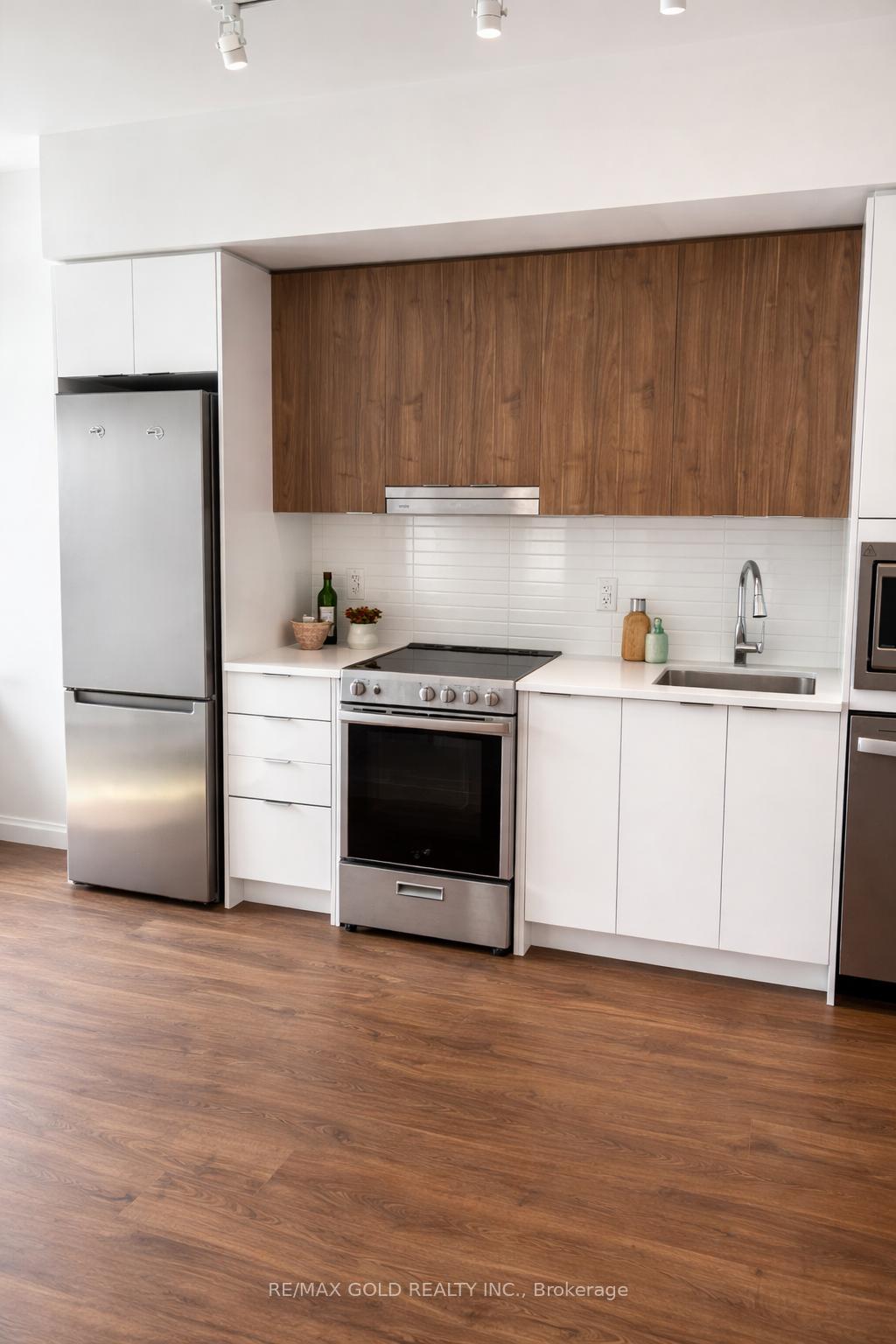 Front of Unit 437, 5105 Hurontario Street