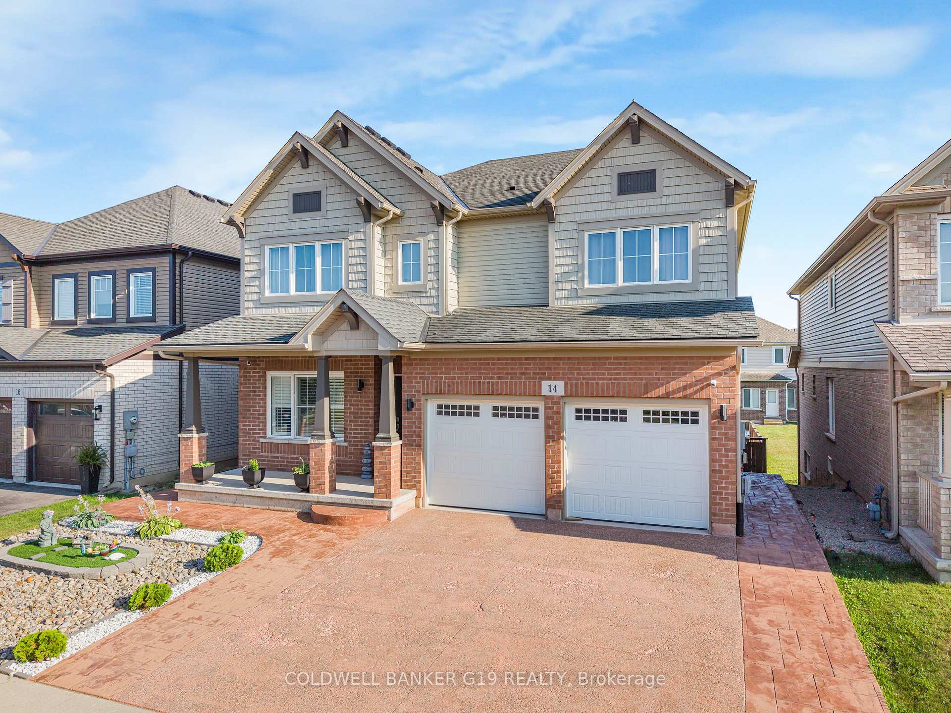 Photo 2 of 14 Riley Avenue, Pelham, Fonthill — HOMEH