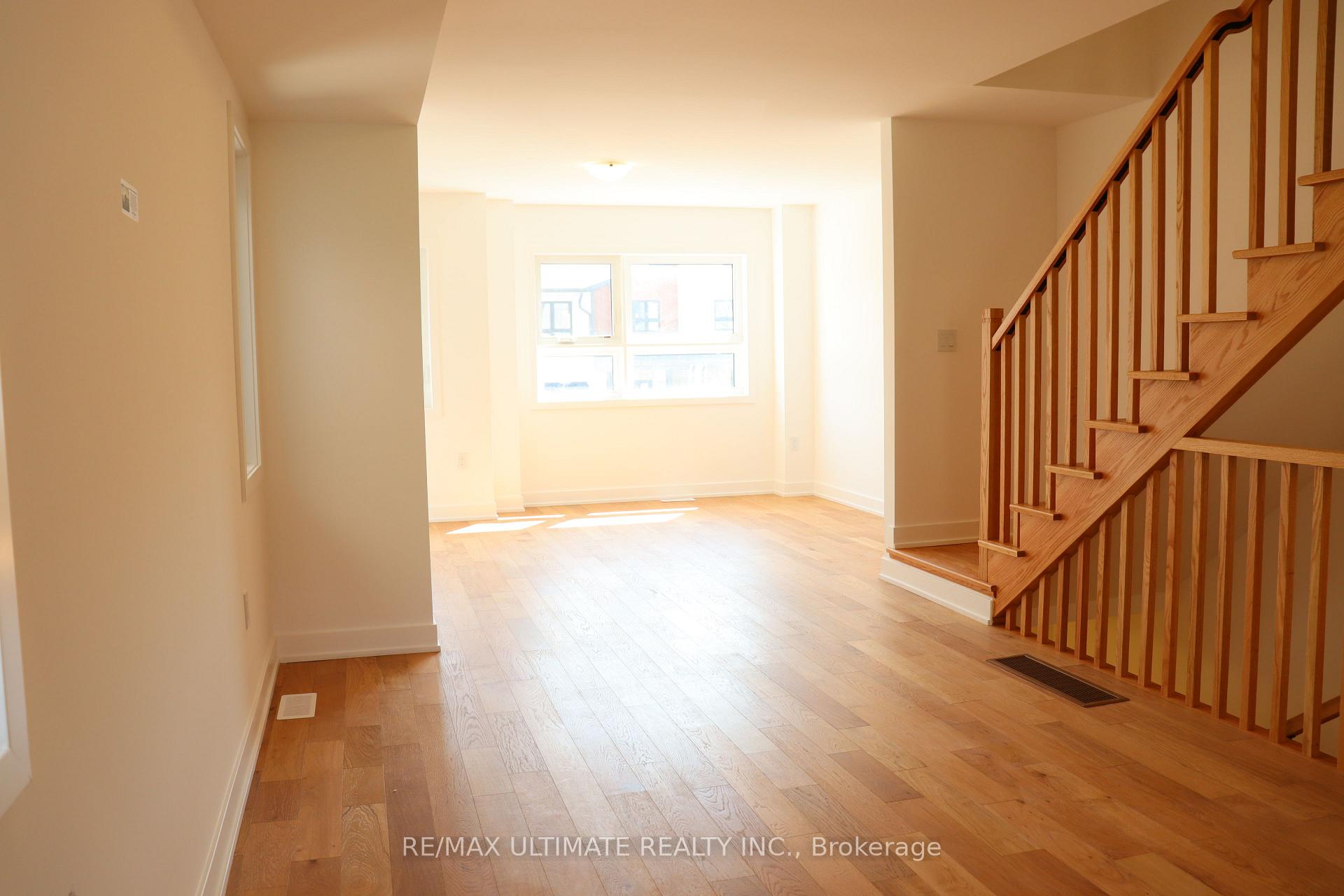 Photo 12 of 61 Flan Boulevard, Barrie, Rural Barrie Southeast — HOMEH