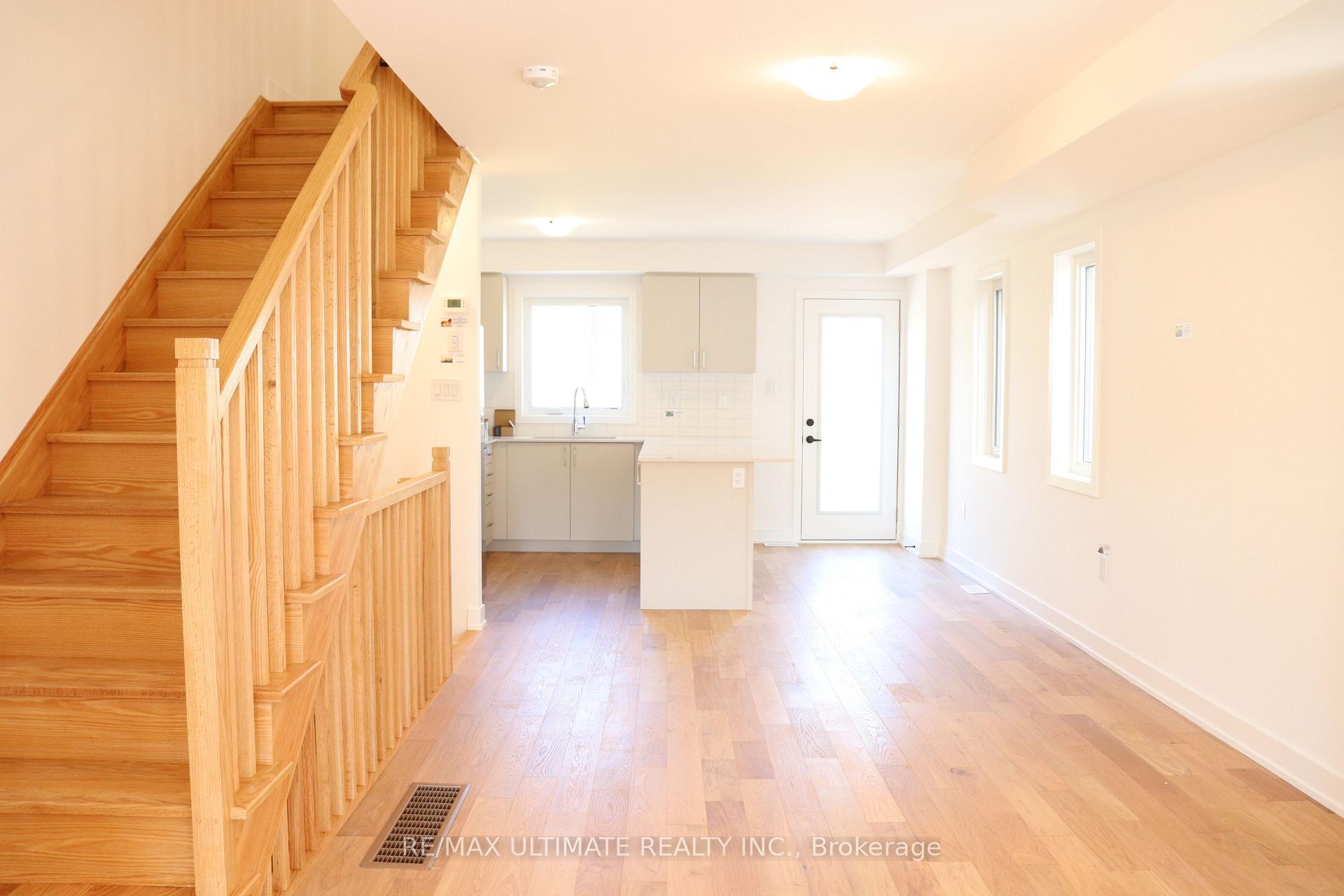 Photo 13 of 61 Flan Boulevard, Barrie, Rural Barrie Southeast — HOMEH