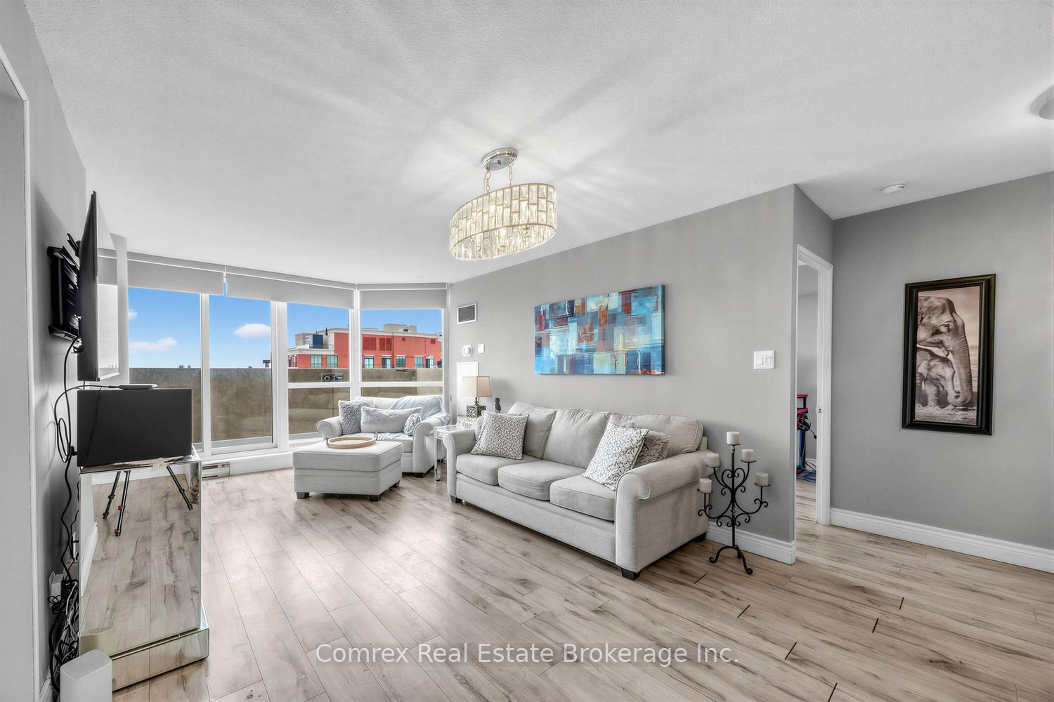 Photo 2 of Unit 704, 3233 Eglinton Avenue E, Scarborough, Scarborough Village — HOMEH