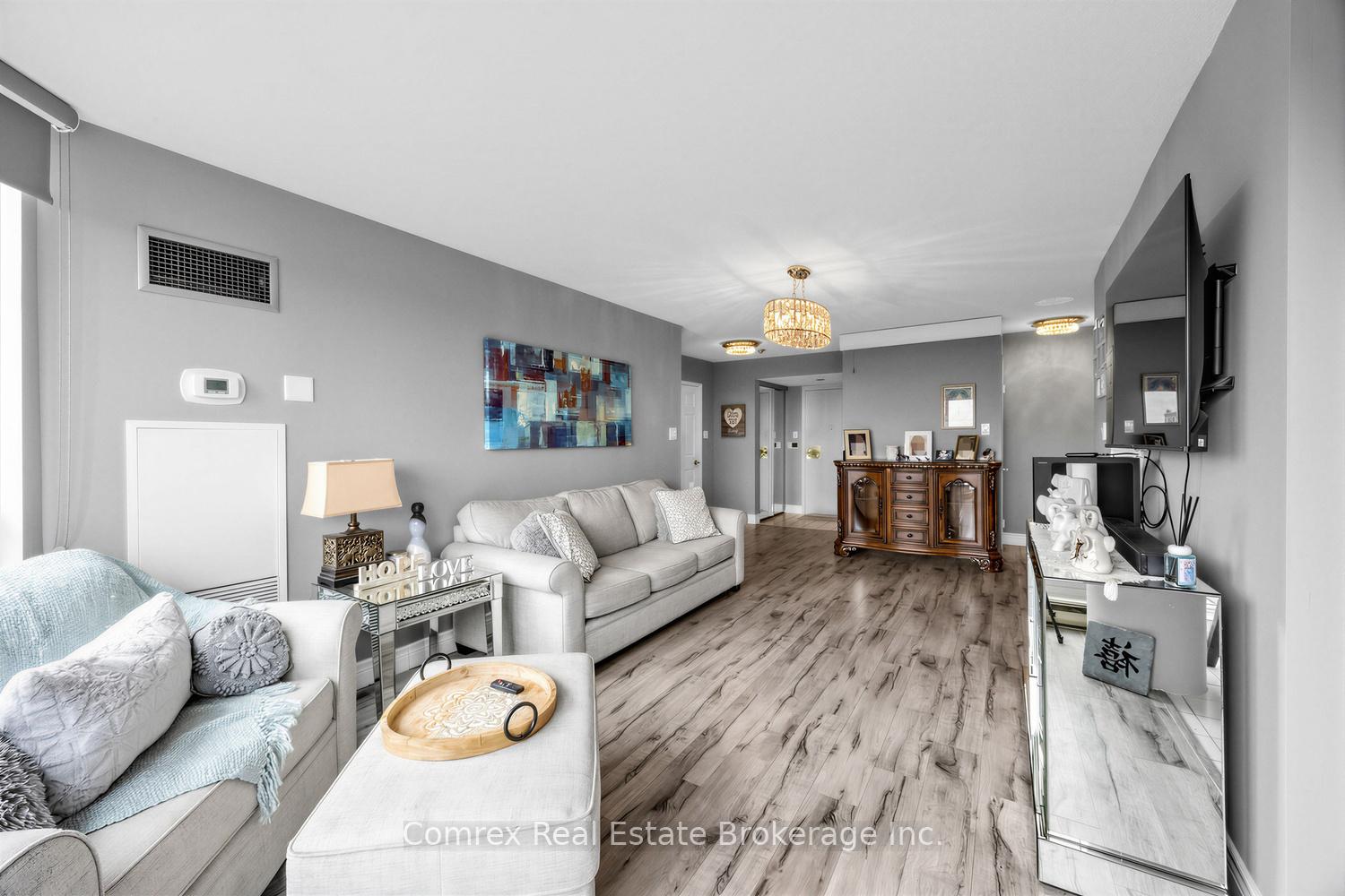 Photo 4 of Unit 704, 3233 Eglinton Avenue E, Scarborough, Scarborough Village — HOMEH