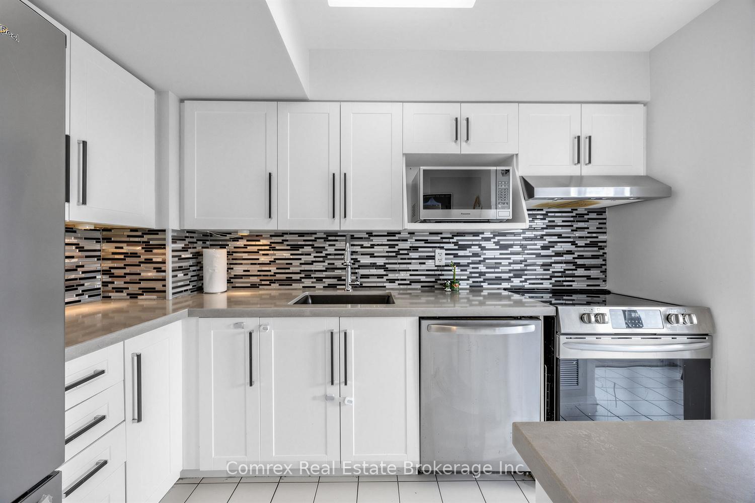 Photo 5 of Unit 704, 3233 Eglinton Avenue E, Scarborough, Scarborough Village — HOMEH