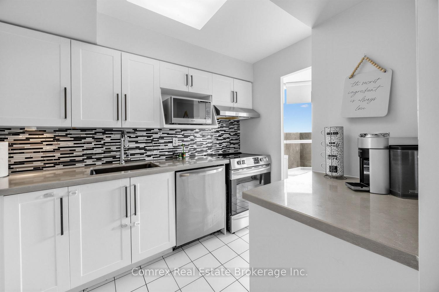 Photo 7 of Unit 704, 3233 Eglinton Avenue E, Scarborough, Scarborough Village — HOMEH