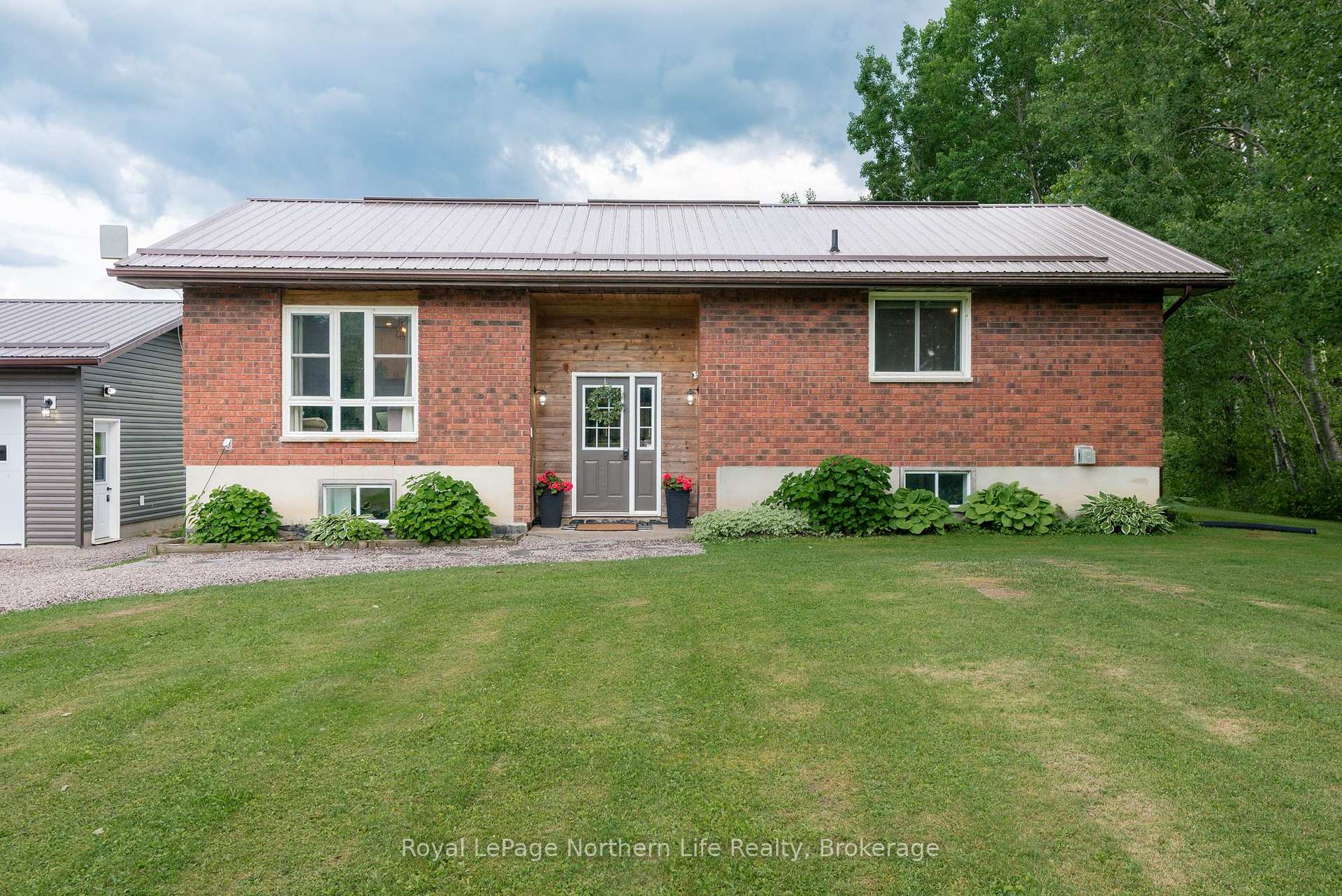 Photo of 989 Pioneer Road