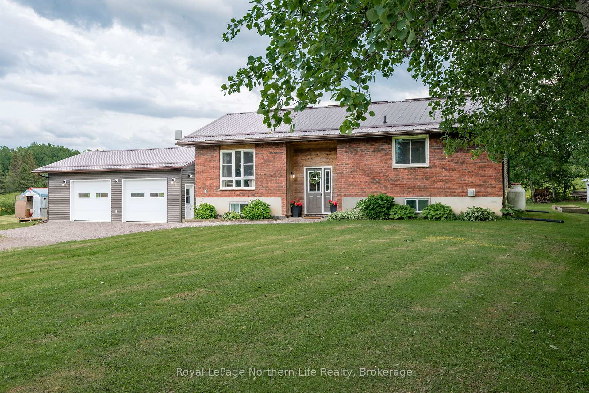 Photo 2 of 989 Pioneer Road, Chisholm — HOMEH