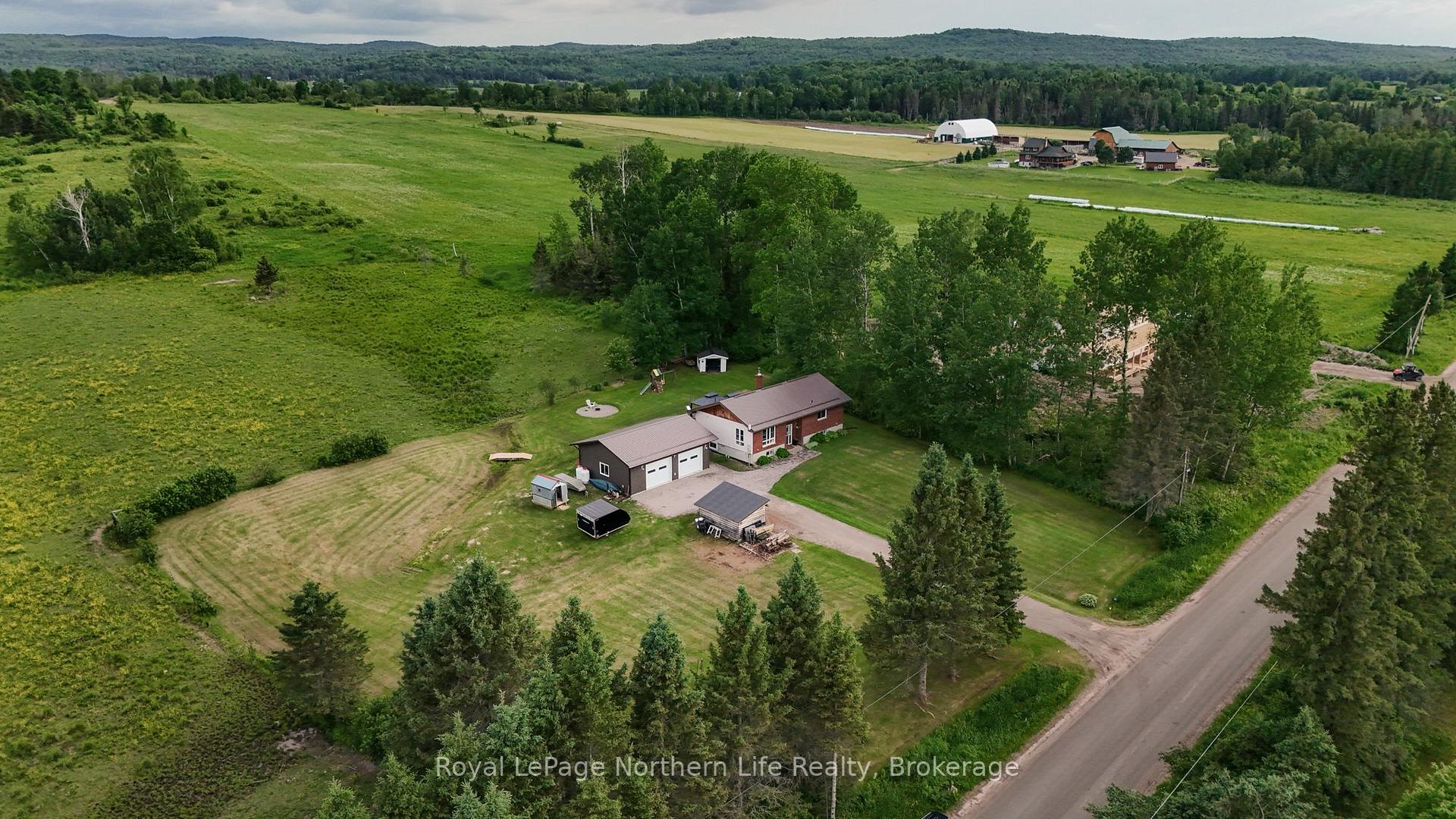 Photo 3 of 989 Pioneer Road, Chisholm — HOMEH