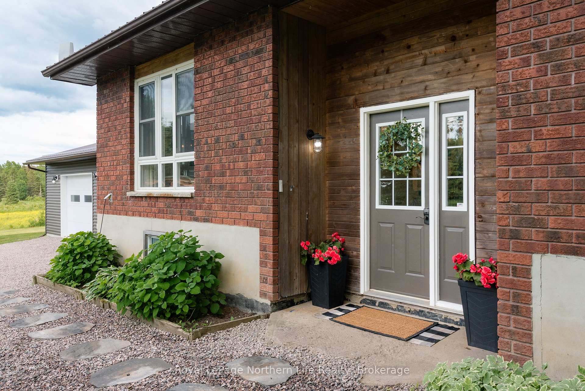 Photo 4 of 989 Pioneer Road, Chisholm — HOMEH