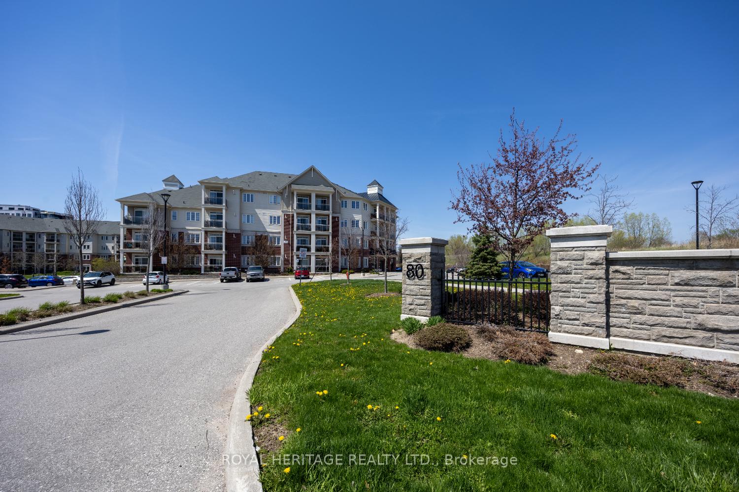 Photo 3 of Unit 220, 80 Aspen Springs Drive, Clarington, Bowmanville — HOMEH