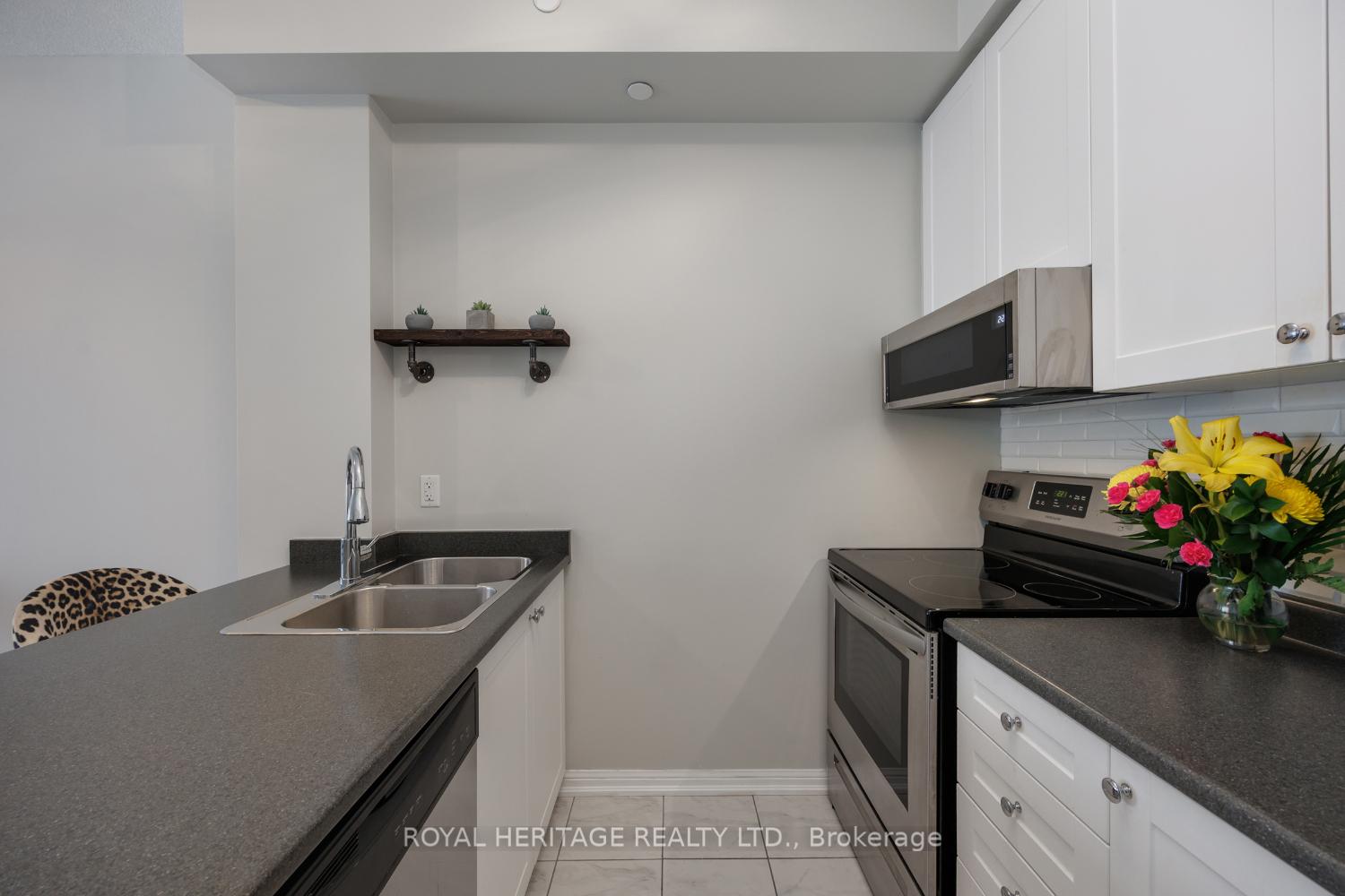 Photo 5 of Unit 220, 80 Aspen Springs Drive, Clarington, Bowmanville — HOMEH