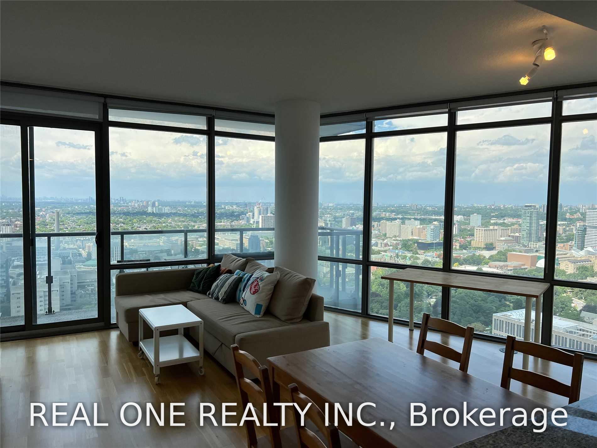 Front of Unit 3903, 832 Bay Street