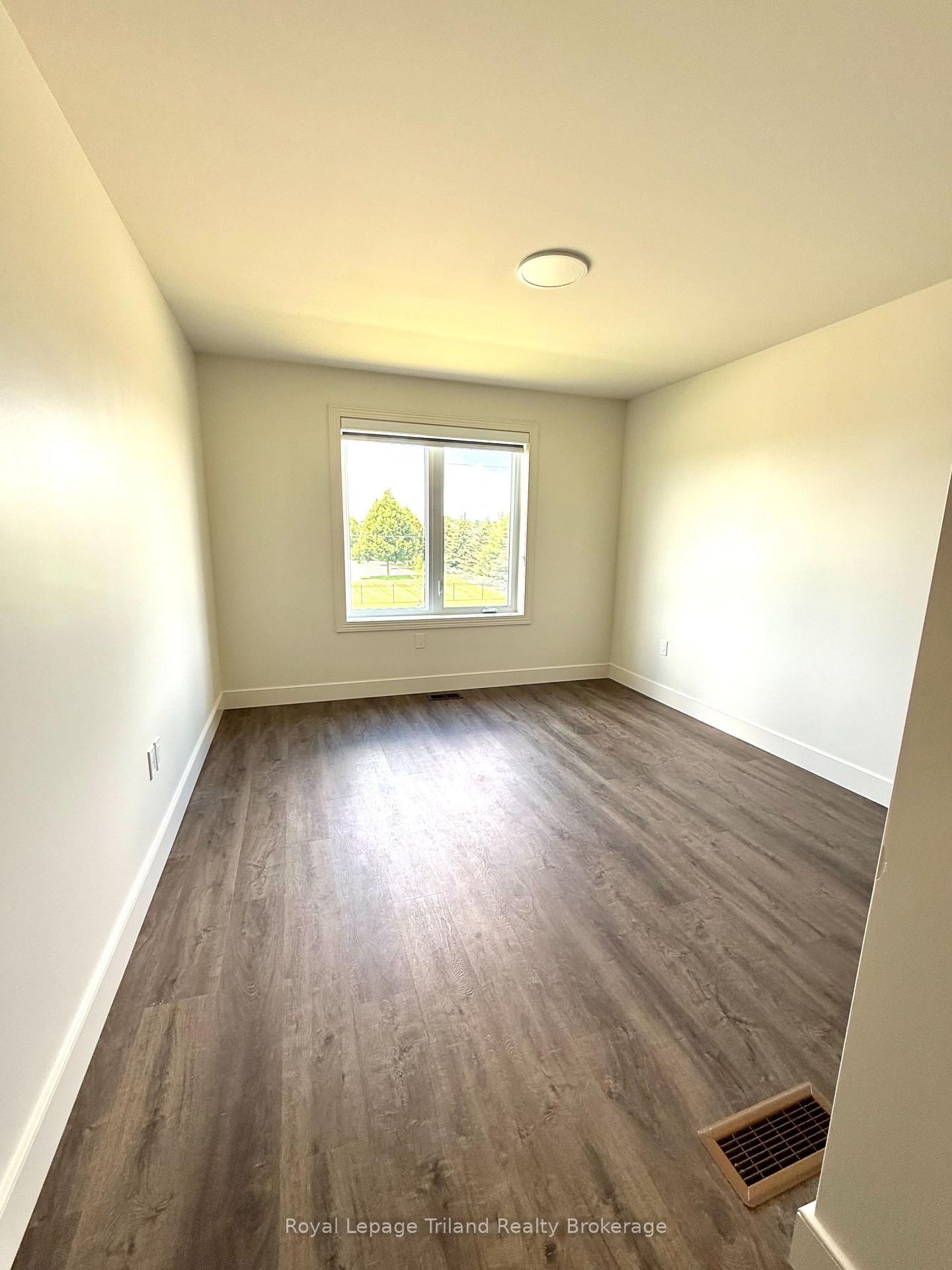 Photo 24 of 75 Trailview Drive, Tillsonburg — HOMEH