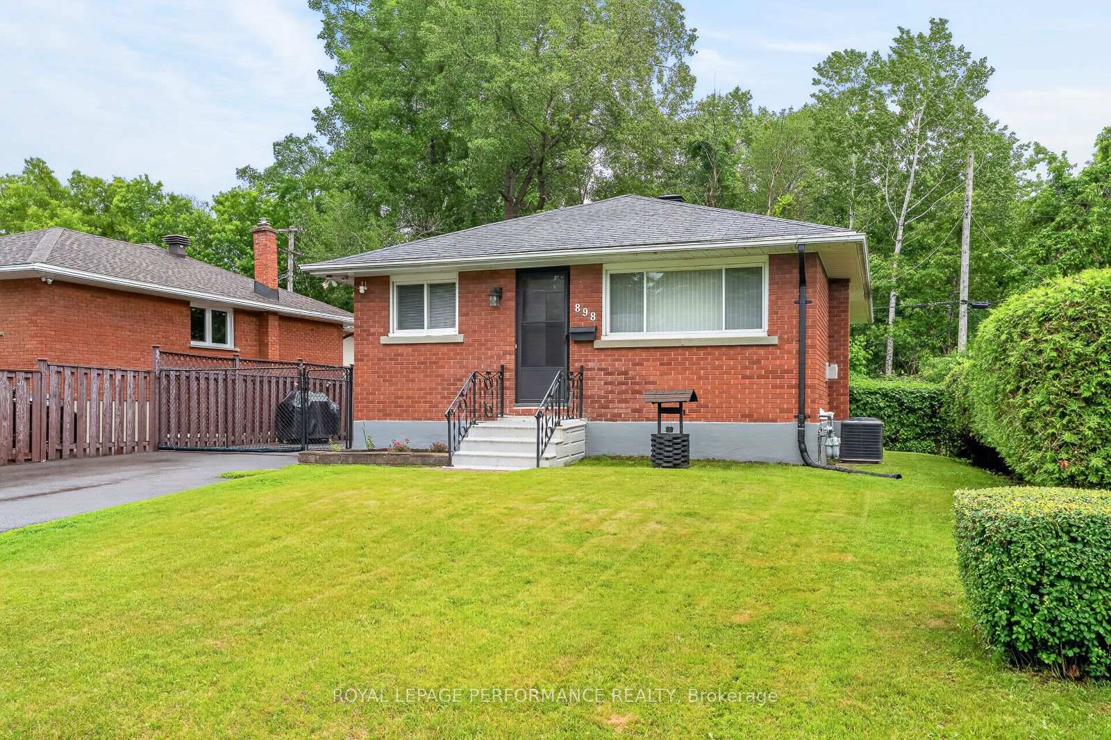 Photo of 898 Charleswood Avenue