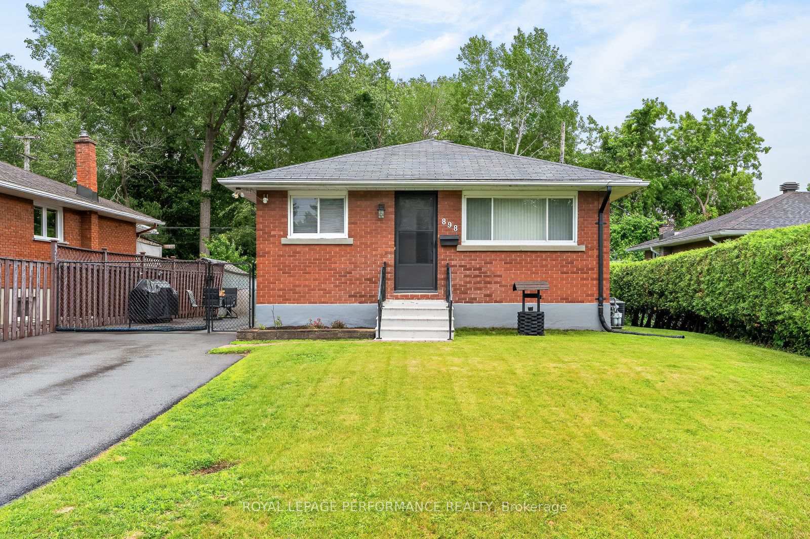 Photo 2 of 898 Charleswood Avenue, Ottawa, Carson Meadows — HOMEH