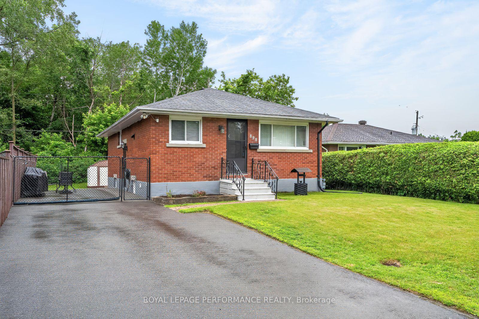 Photo 3 of 898 Charleswood Avenue, Ottawa, Carson Meadows — HOMEH