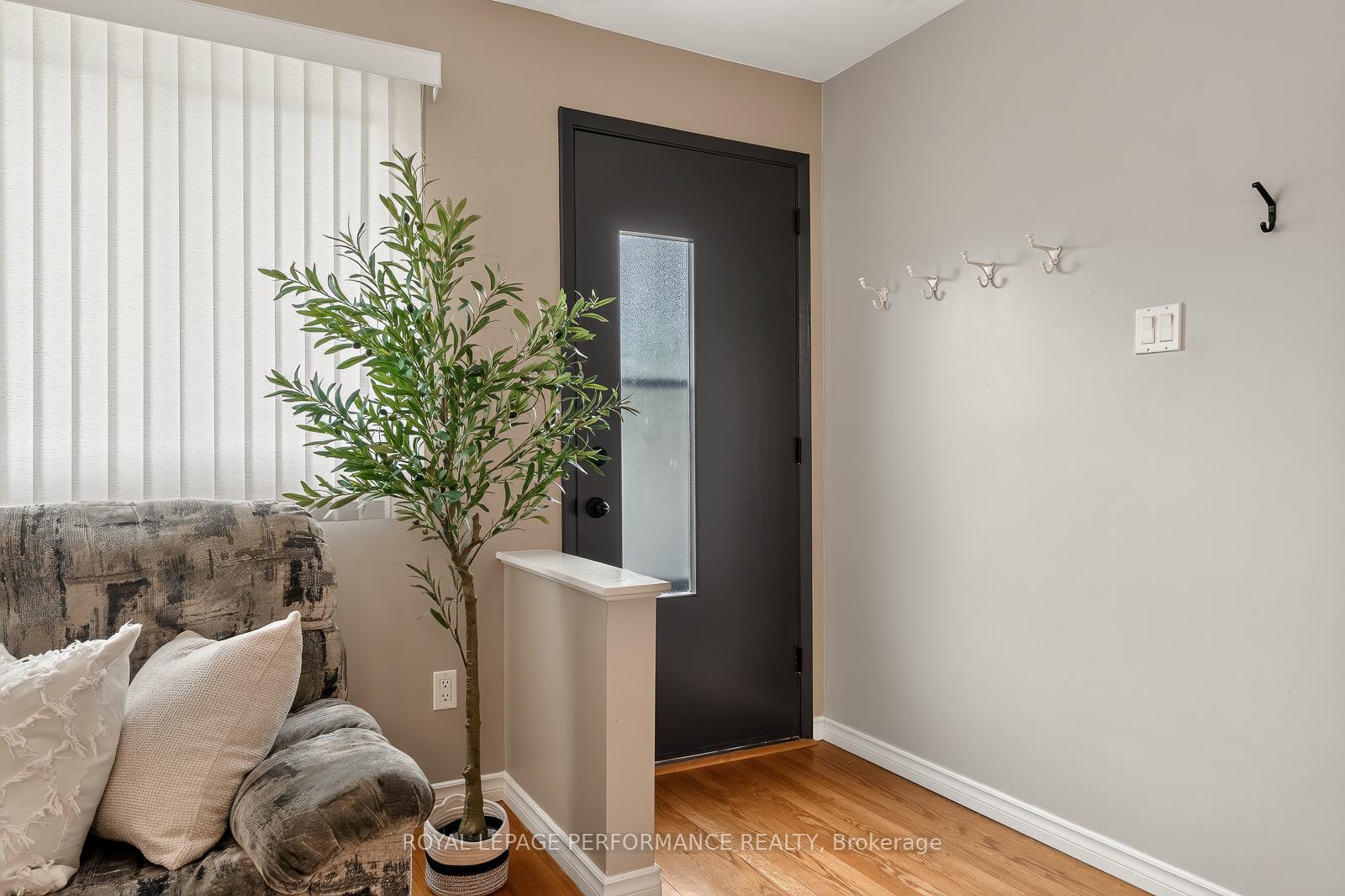 Photo 5 of 898 Charleswood Avenue, Ottawa, Carson Meadows — HOMEH