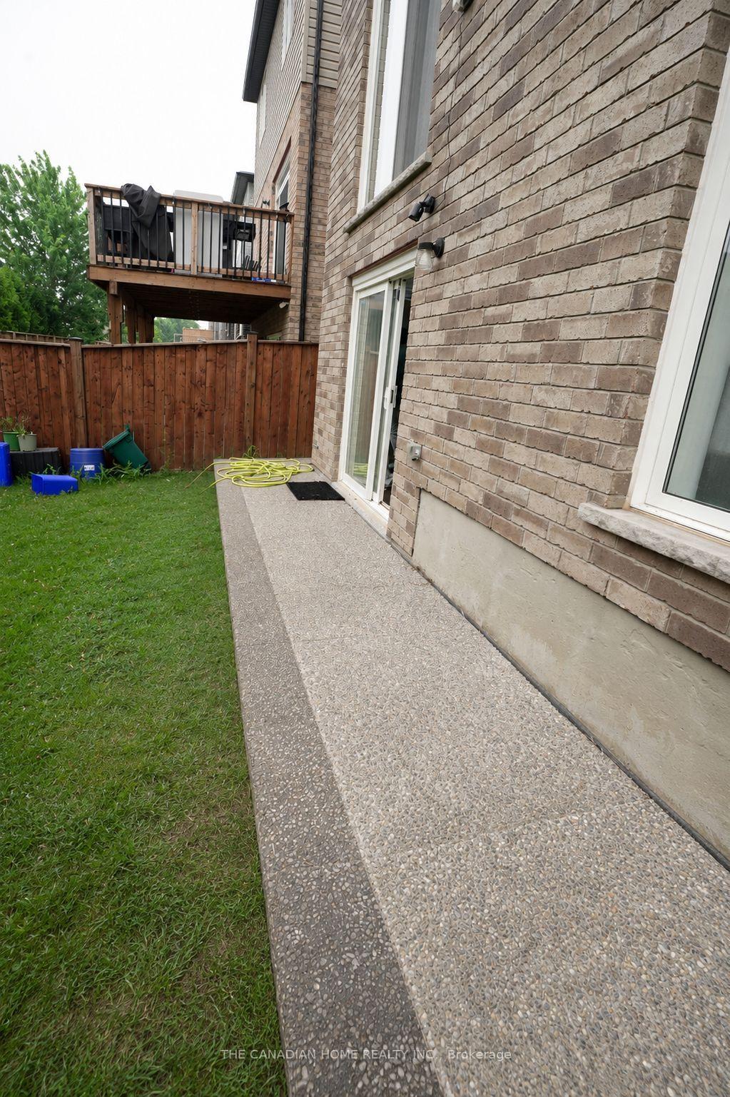 Photo 14 of 23 Saddle brook (Basement) Court, Kitchener, Stanley Park — HOMEH