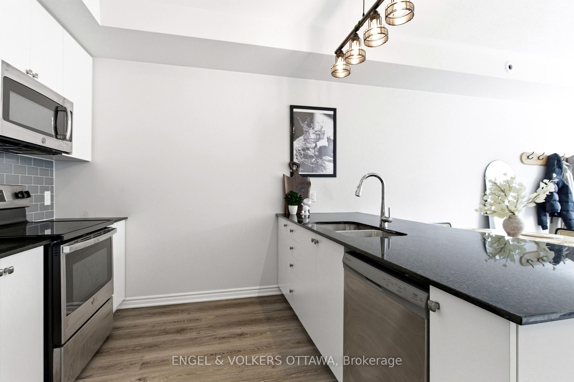 Photo 10 of 808 Kiniw Private, Ottawa, CFB Rockcliffe and Area — HOMEH