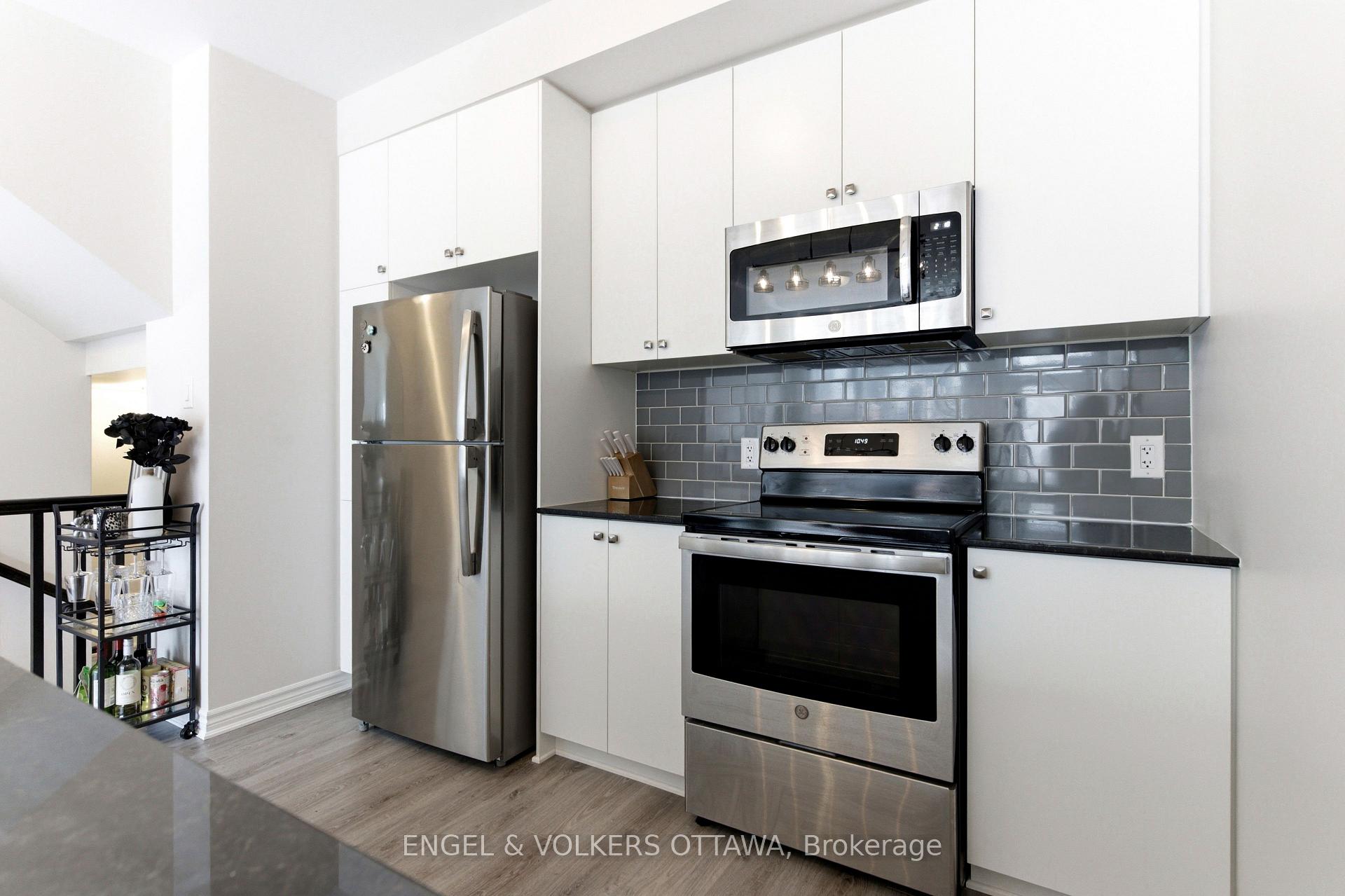 Photo 11 of 808 Kiniw Private, Ottawa, CFB Rockcliffe and Area — HOMEH