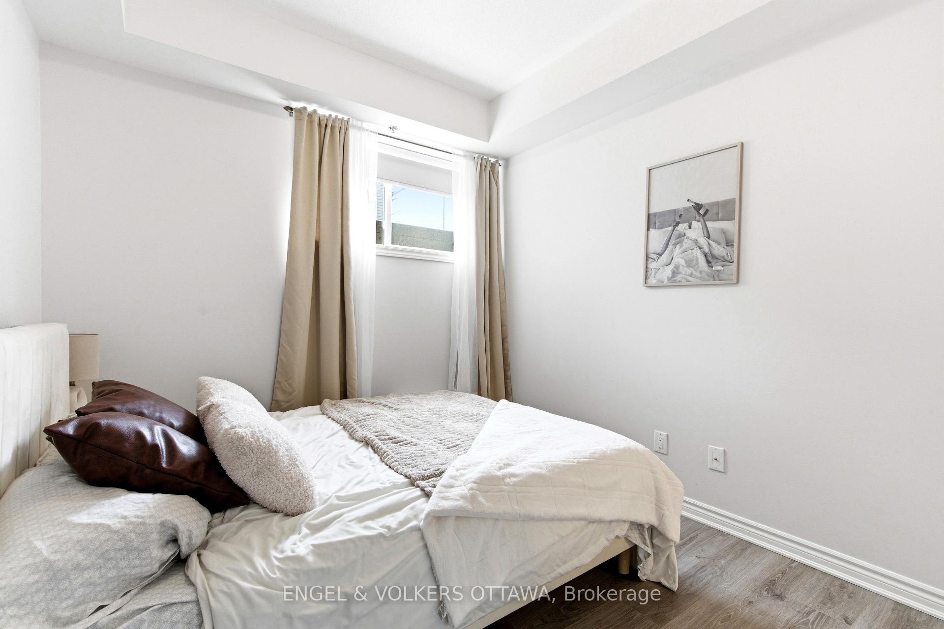 Photo 15 of 808 Kiniw Private, Ottawa, CFB Rockcliffe and Area — HOMEH