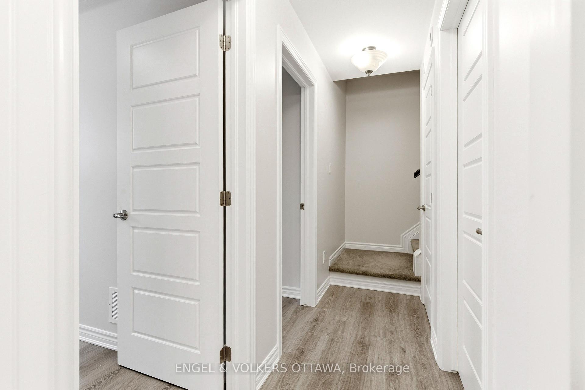 Photo 18 of 808 Kiniw Private, Ottawa, CFB Rockcliffe and Area — HOMEH