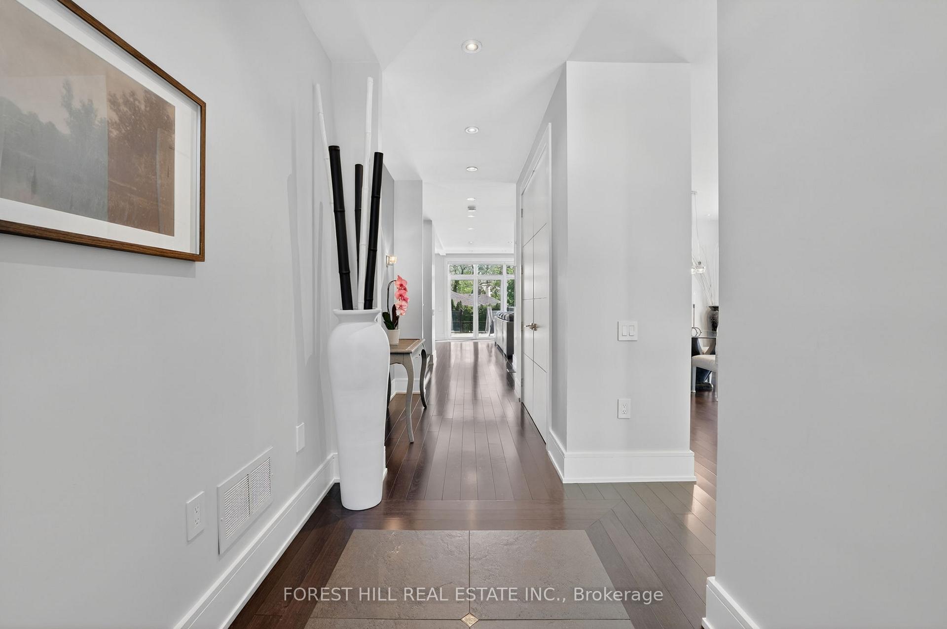 Photo 3 of 51 Greenfield Drive, Etobicoke, Islington-City Centre West — HOMEH