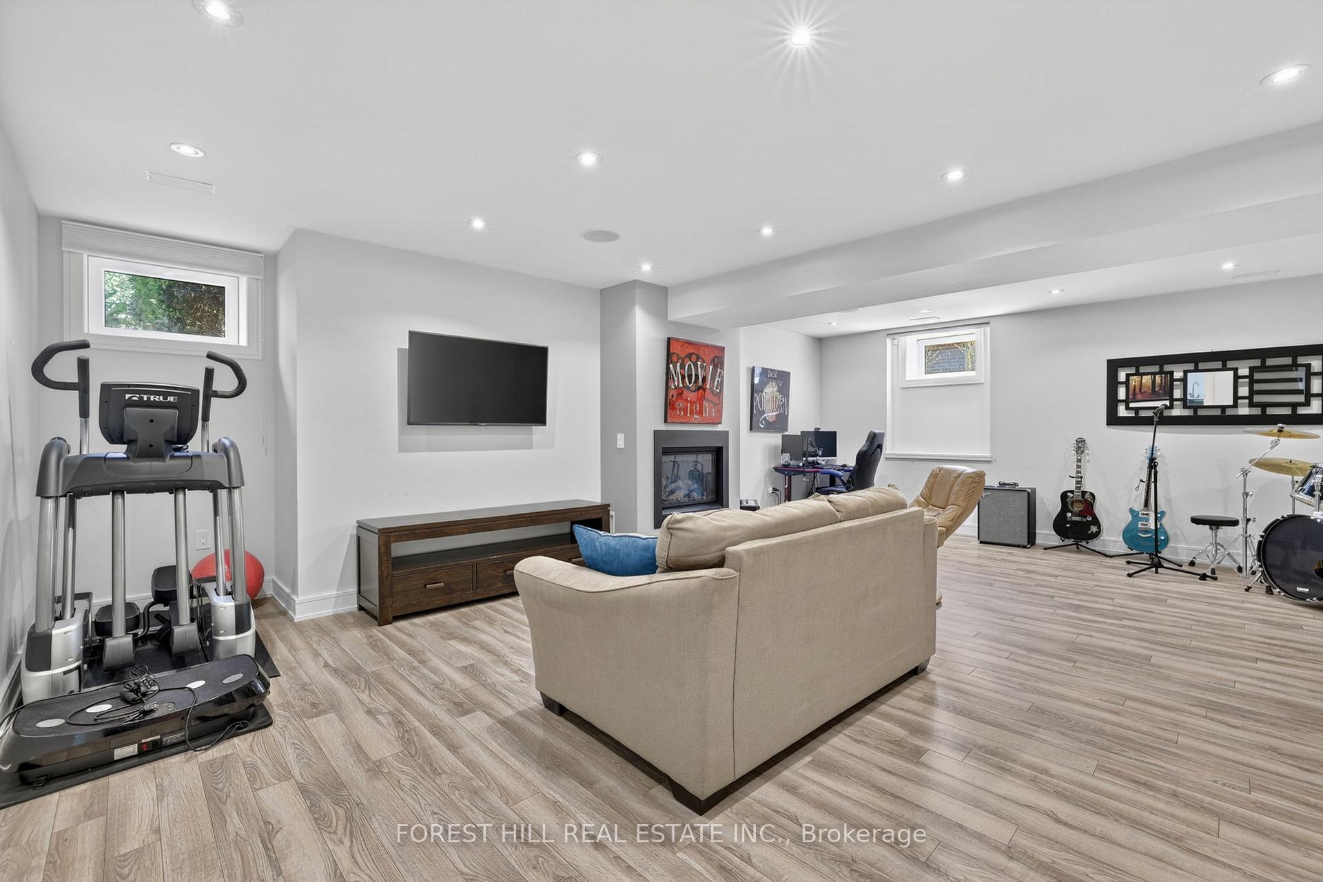 Photo 29 of 51 Greenfield Drive, Etobicoke, Islington-City Centre West — HOMEH